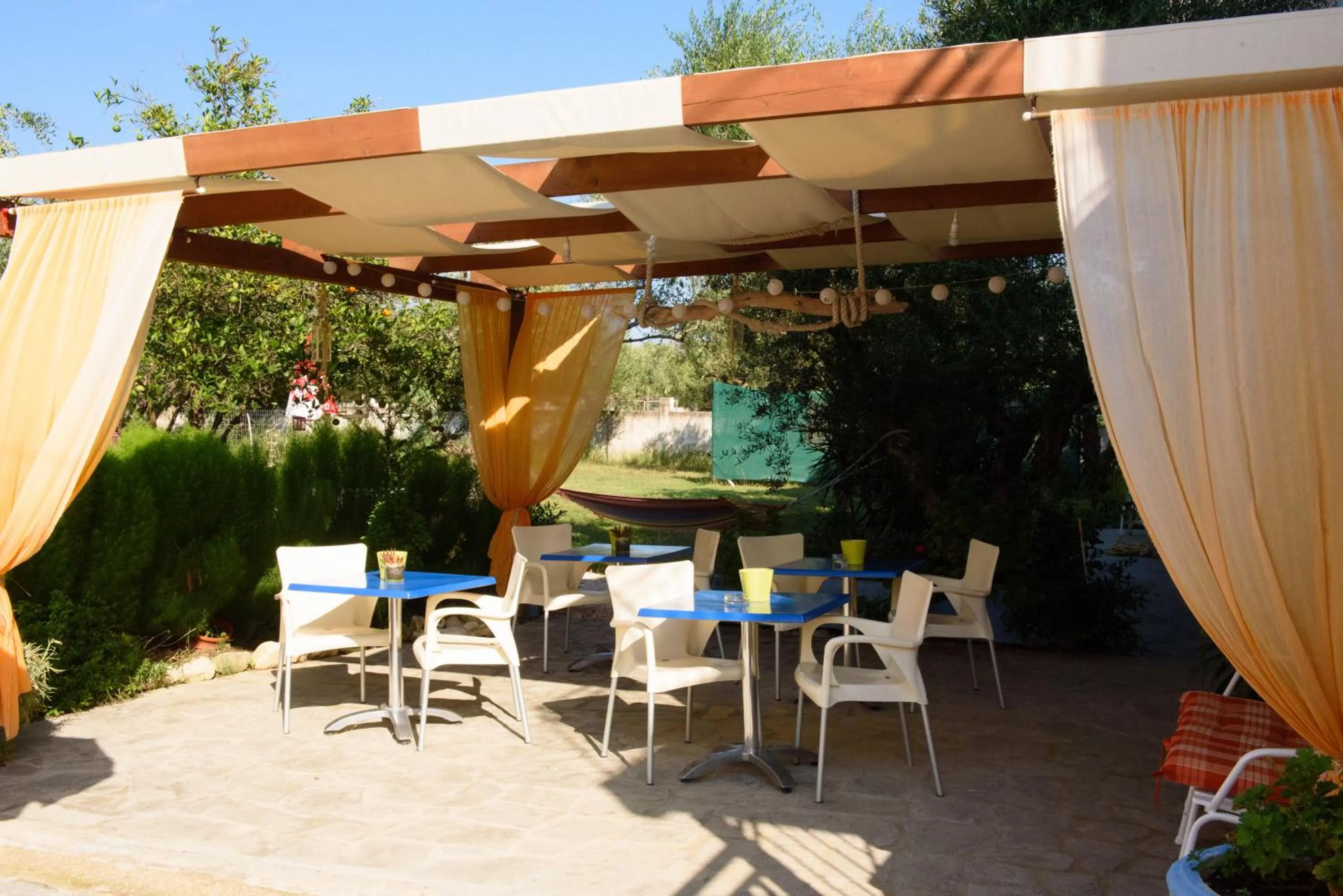 Restaurant/places to eat in Tsolakis Studios & Apartments