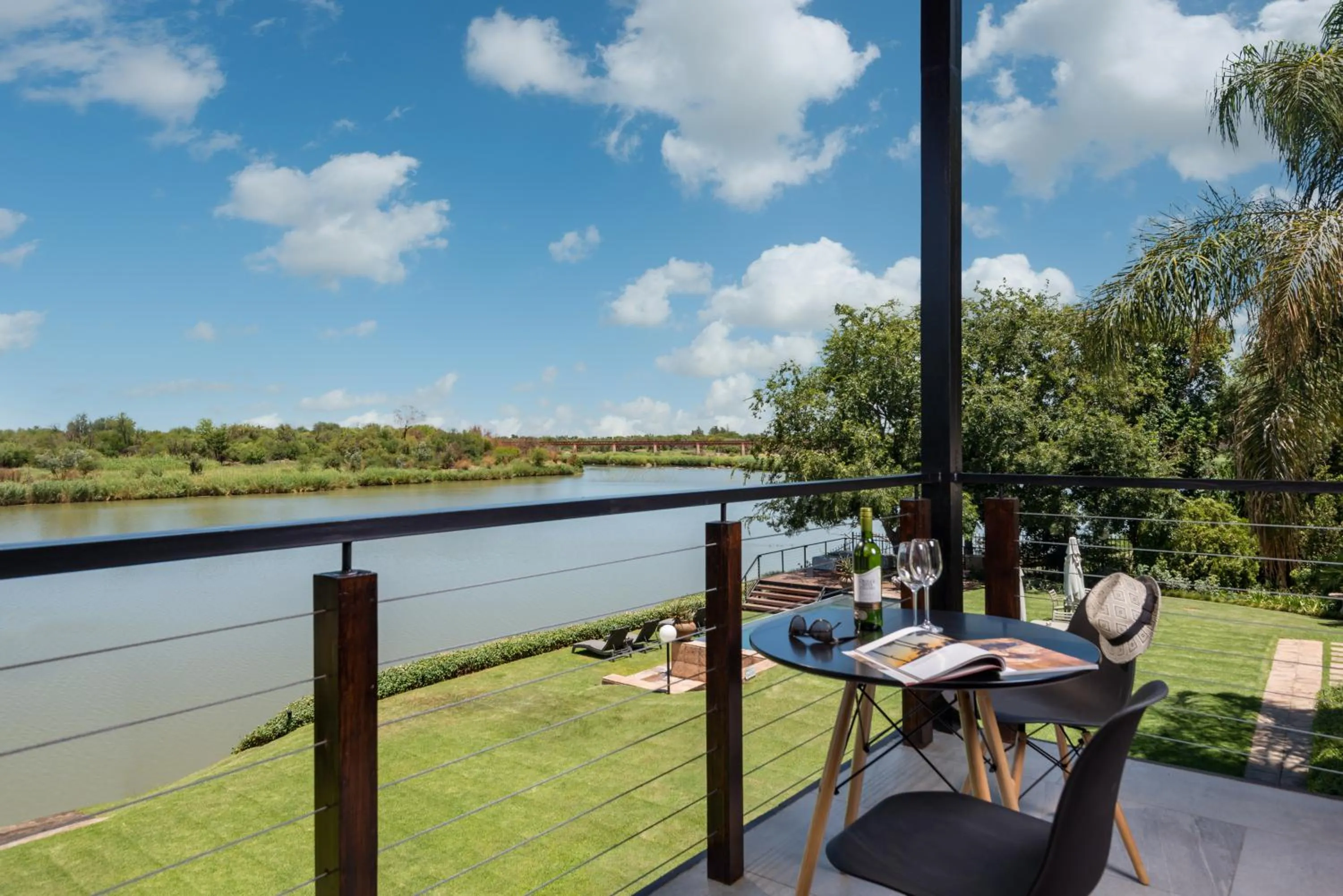 Balcony/Terrace in River Place Manor