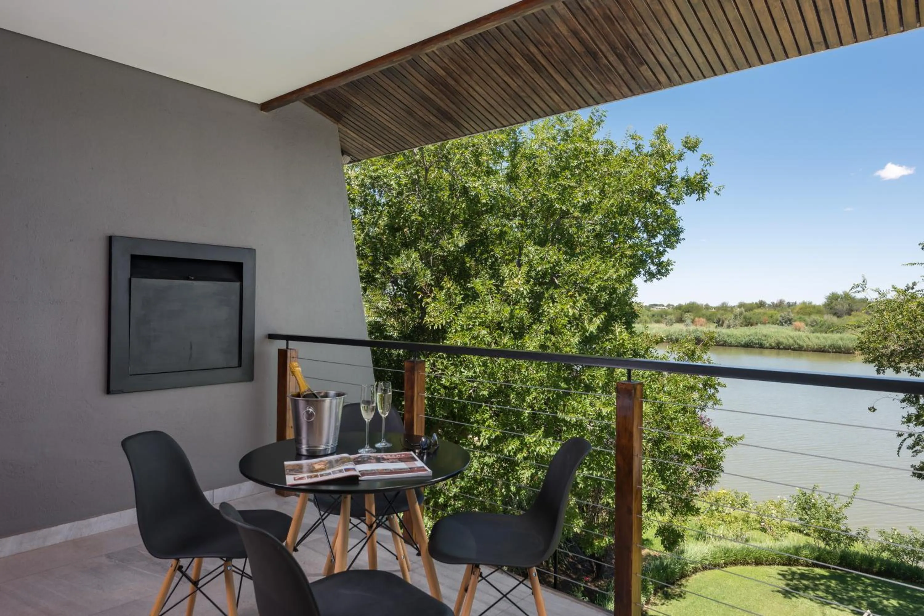 Balcony/Terrace in River Place Manor