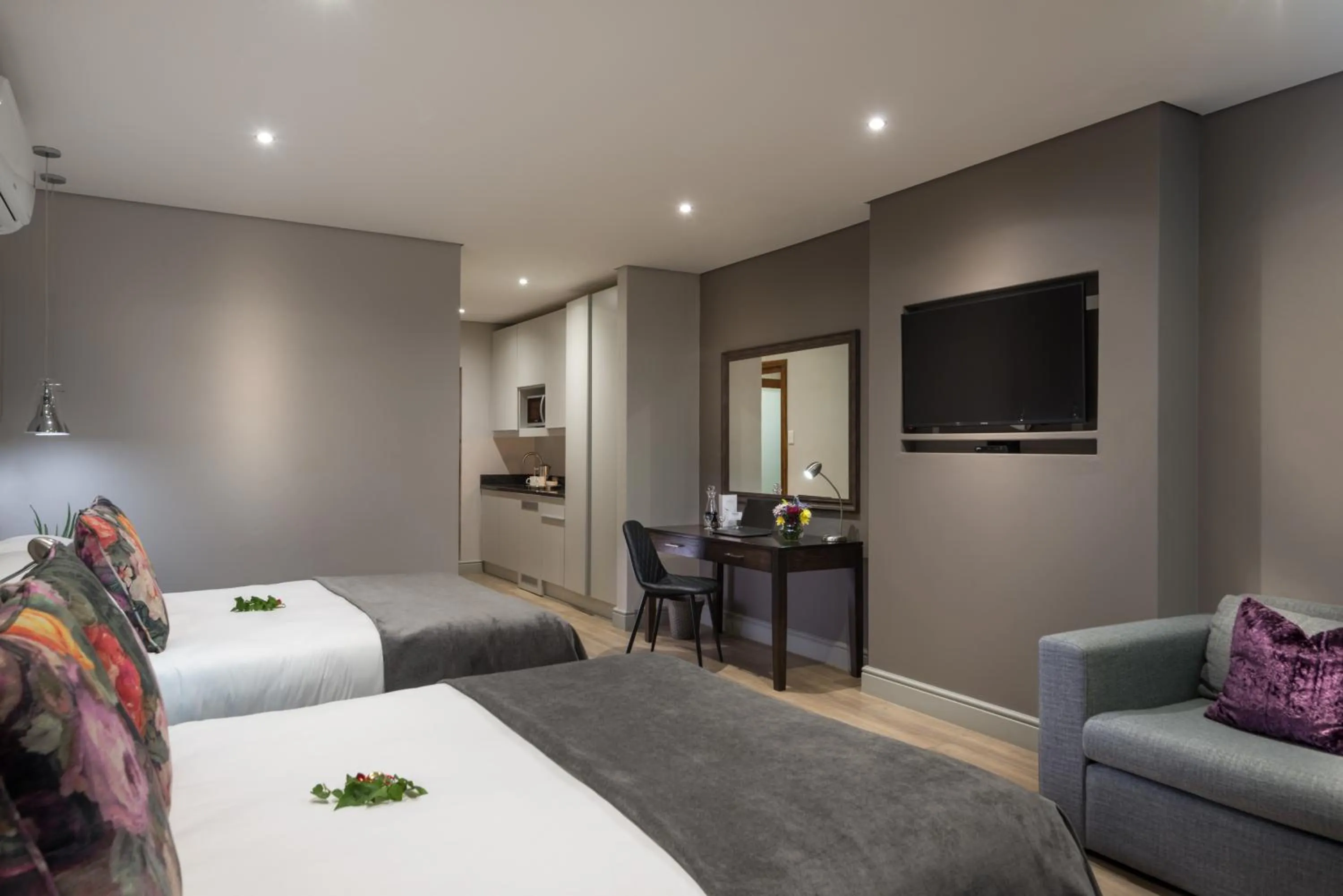 Photo of the whole room, Bed in River Place Manor