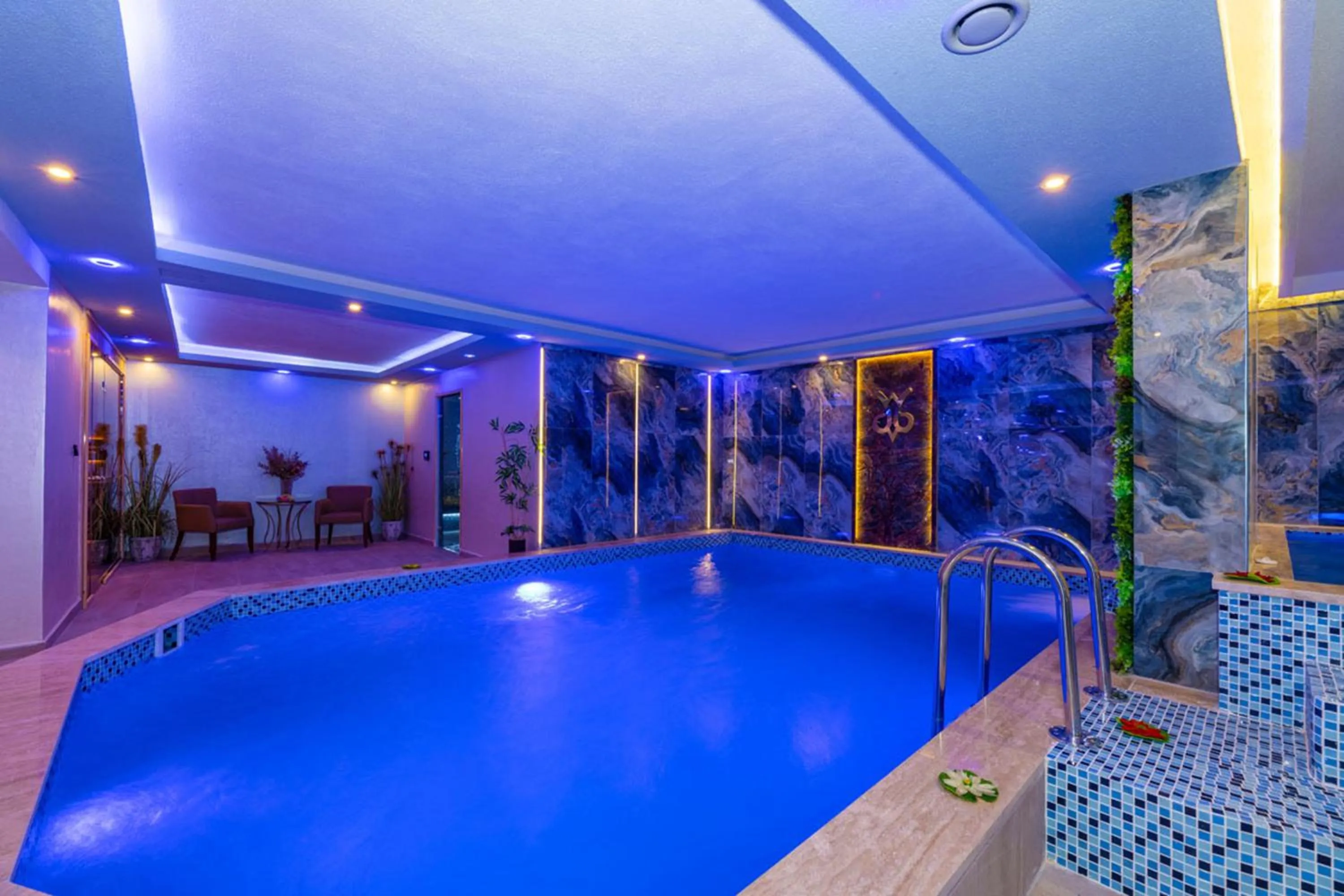 Swimming pool in Bekdas Hotel Deluxe & Spa
