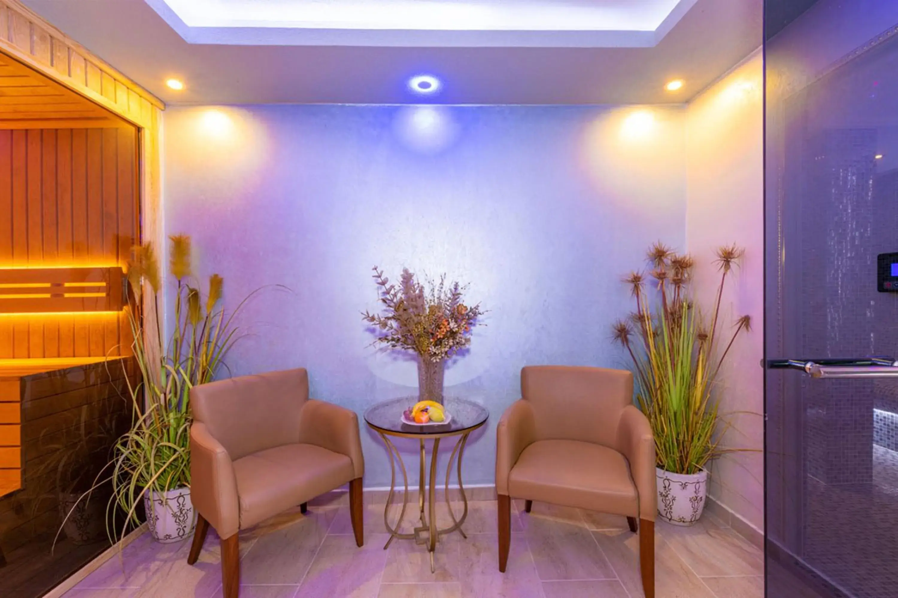 Swimming pool in Bekdas Hotel Deluxe & Spa Swimming pool in Bekdas Hotel Deluxe & Spa