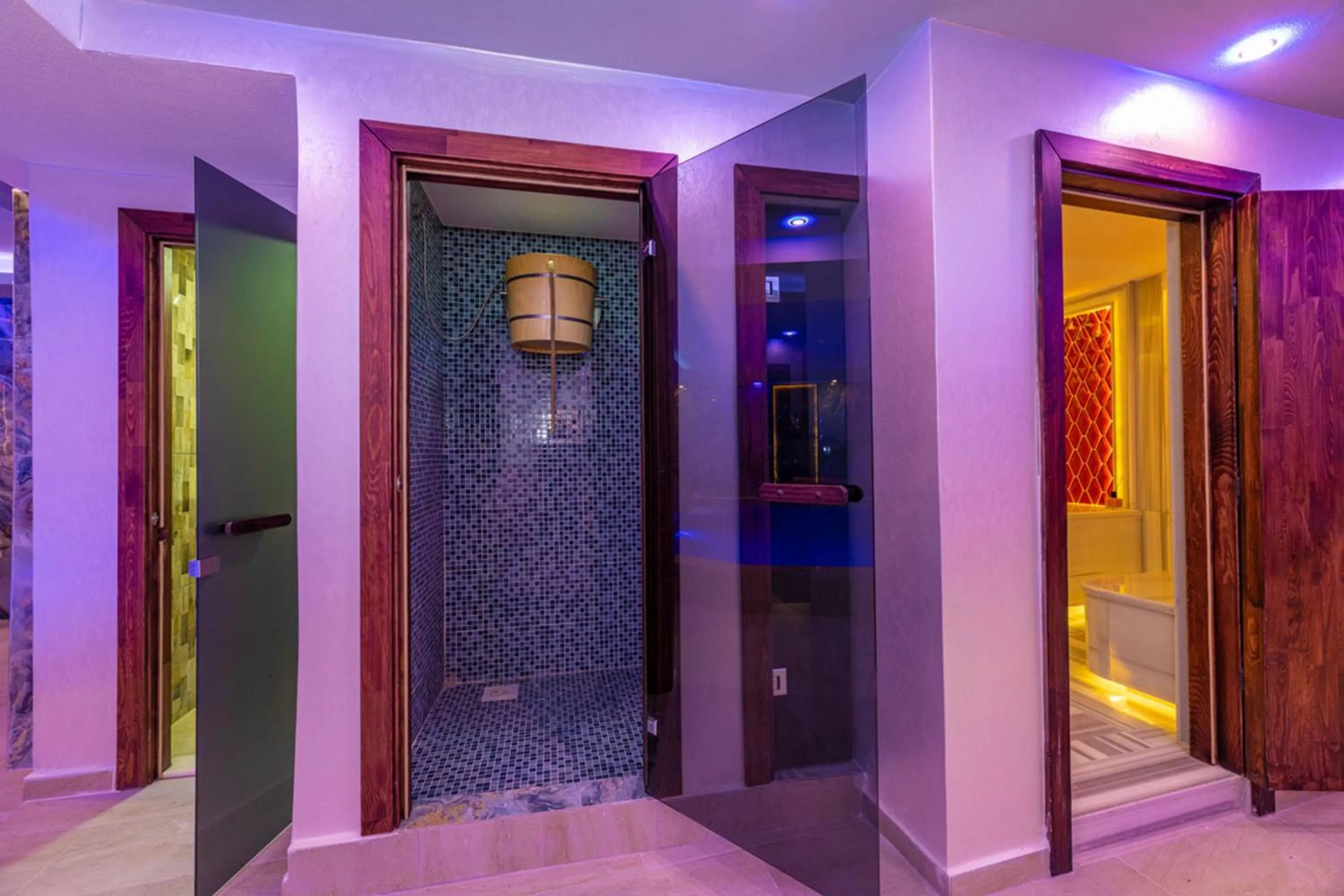 Swimming pool in Bekdas Hotel Deluxe & Spa