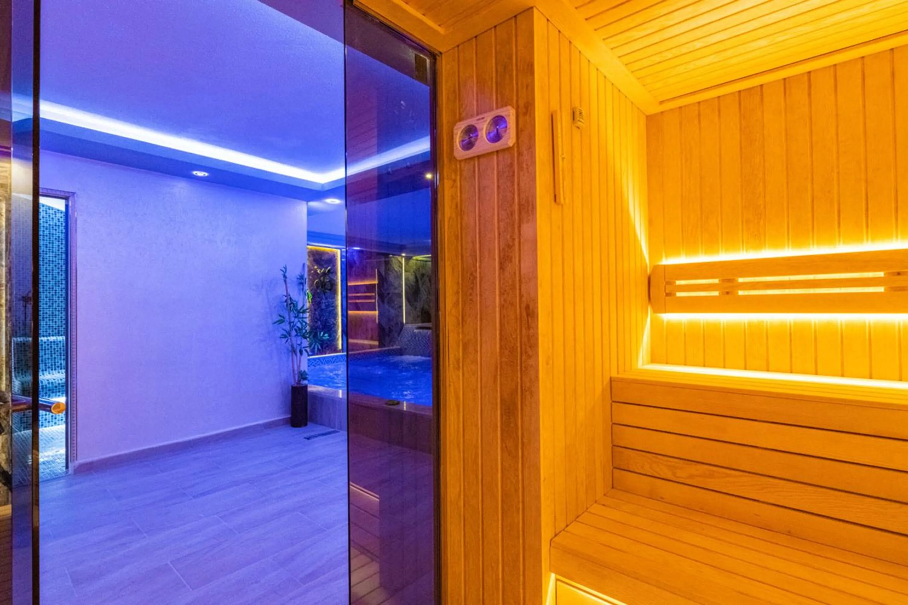 Swimming pool in Bekdas Hotel Deluxe & Spa