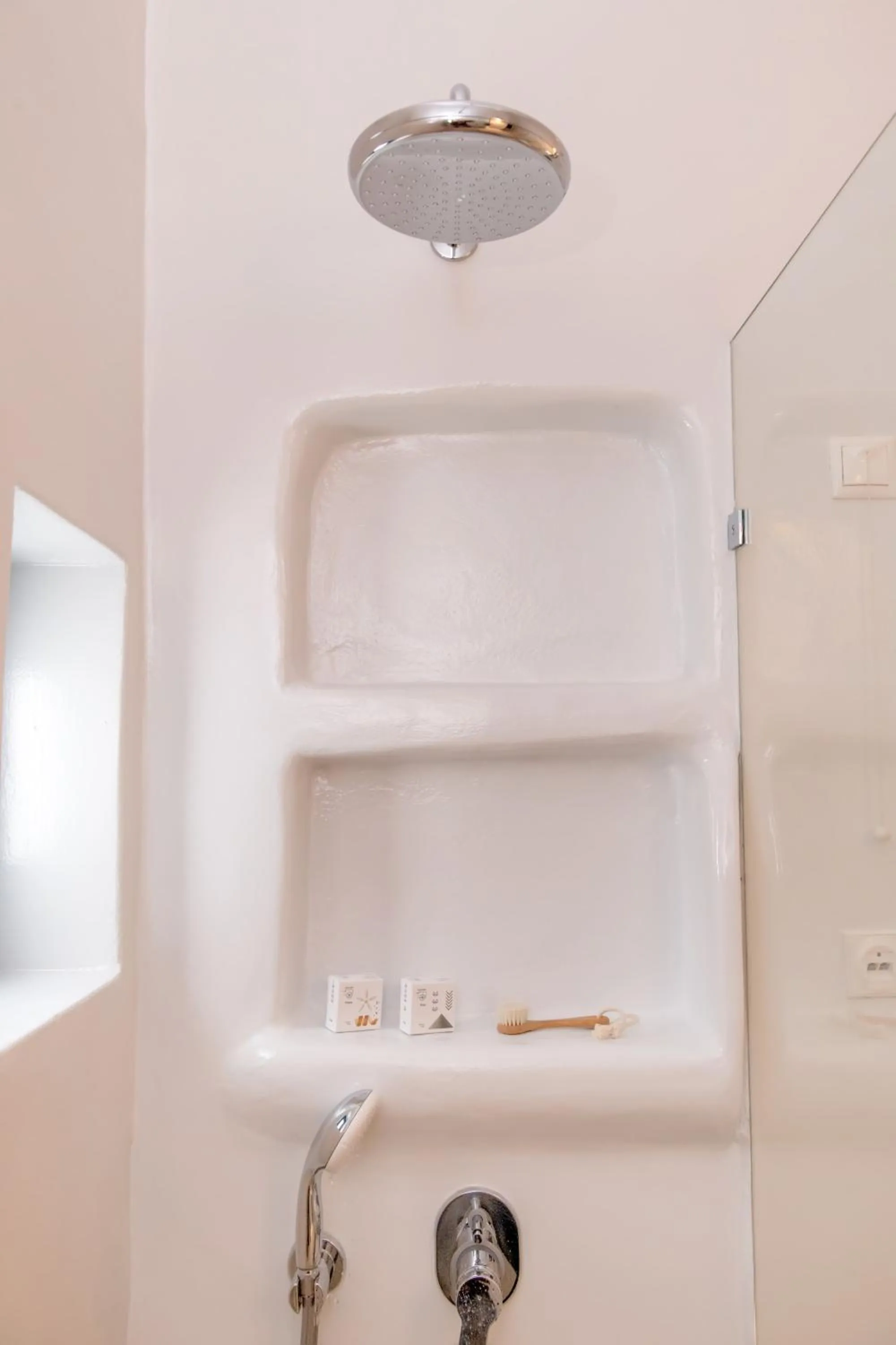 Shower in Vincenzo Family Rooms