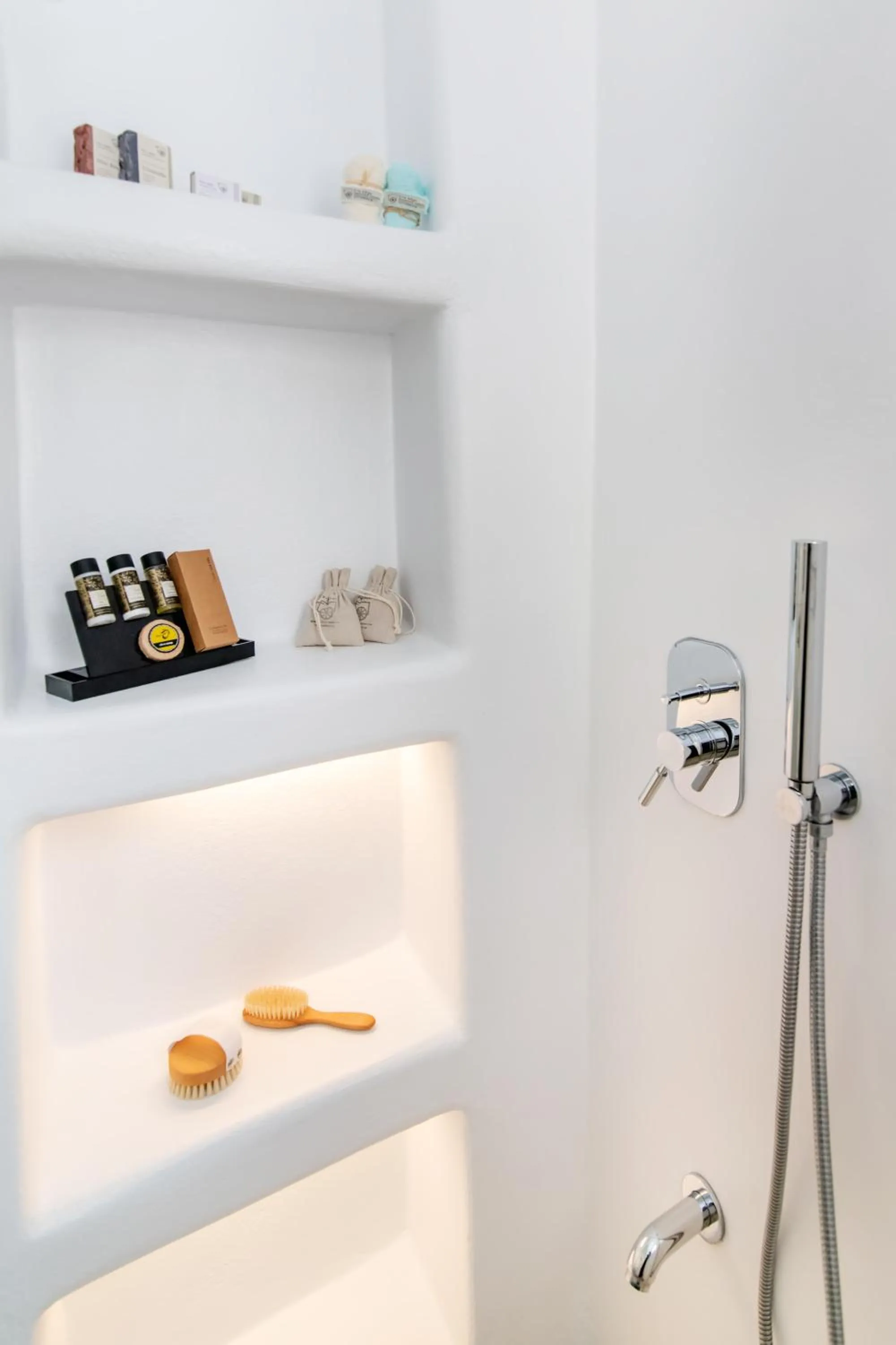 Shower in Vincenzo Family Rooms