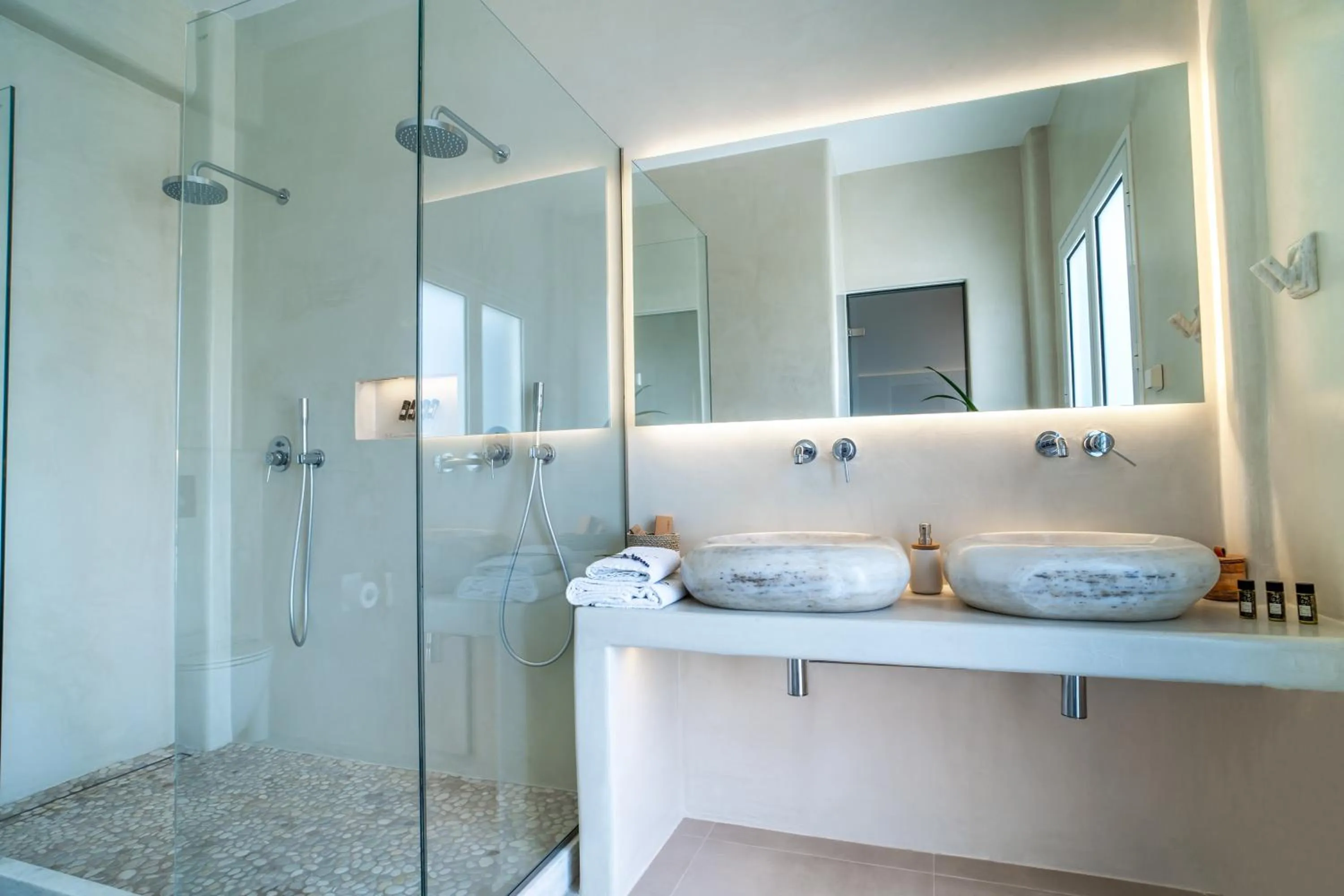 Bathroom in Vincenzo Family Rooms