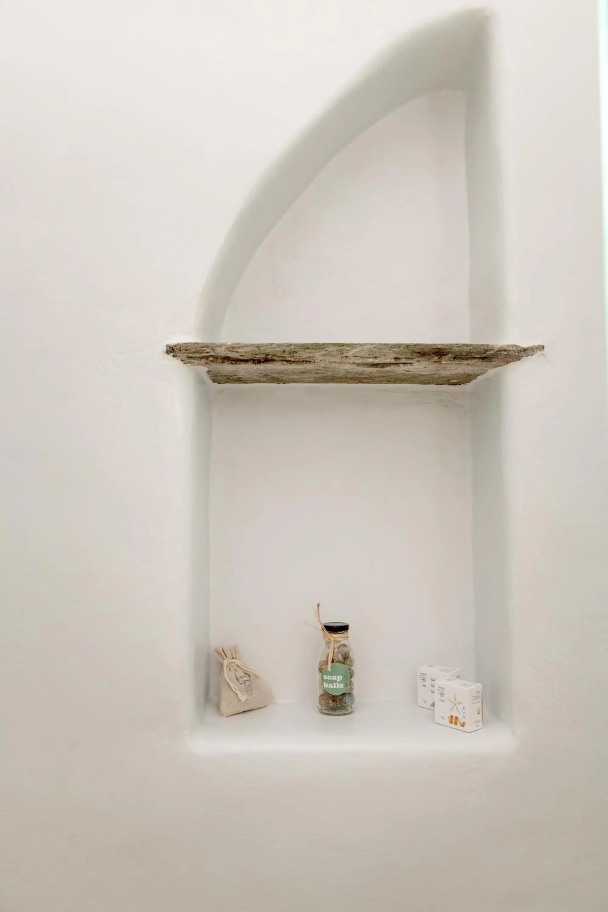 Decorative detail in Vincenzo Family Rooms