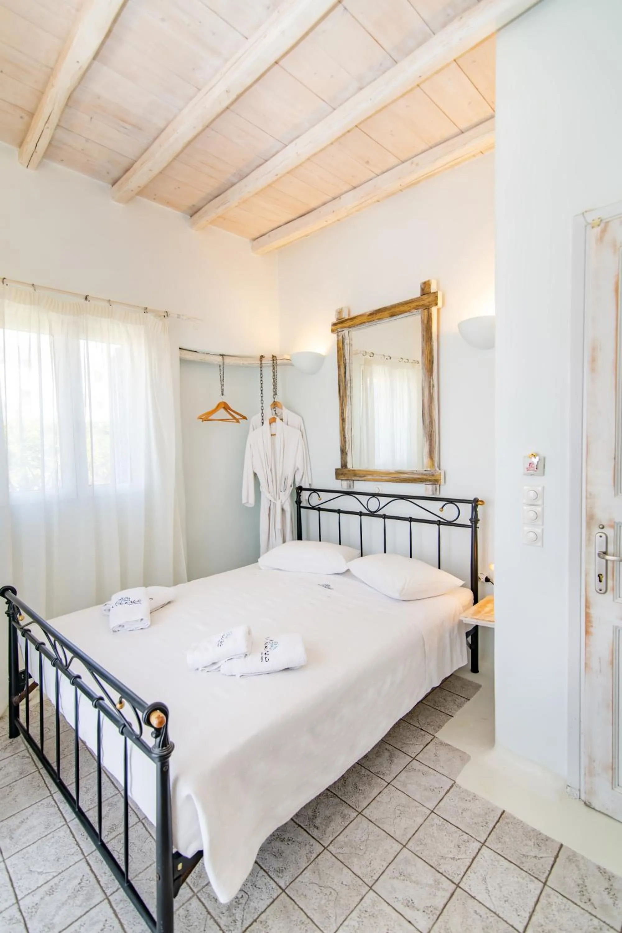 Suite in Vincenzo Family Rooms