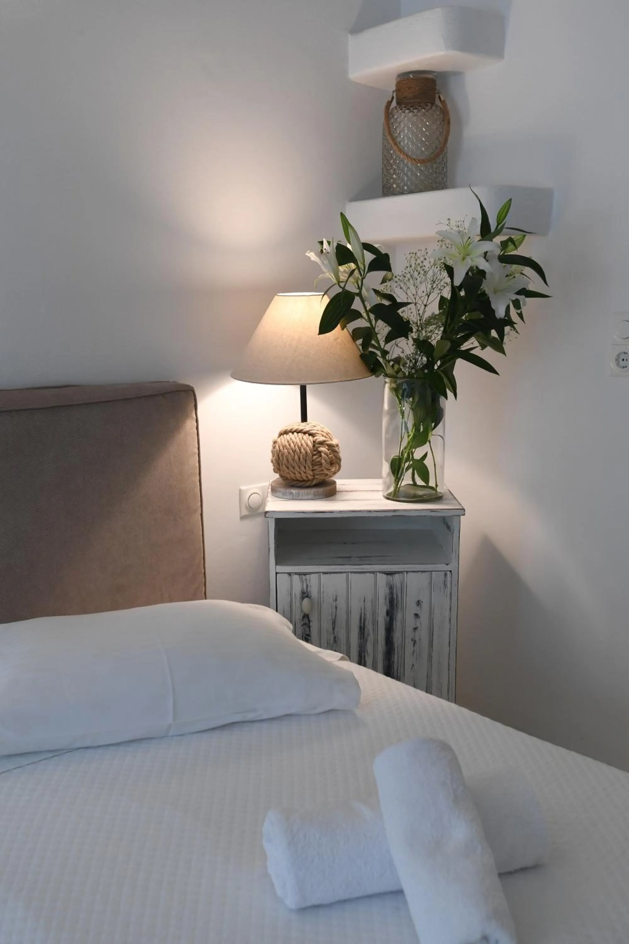 Decorative detail, Bed in Vincenzo Family Rooms