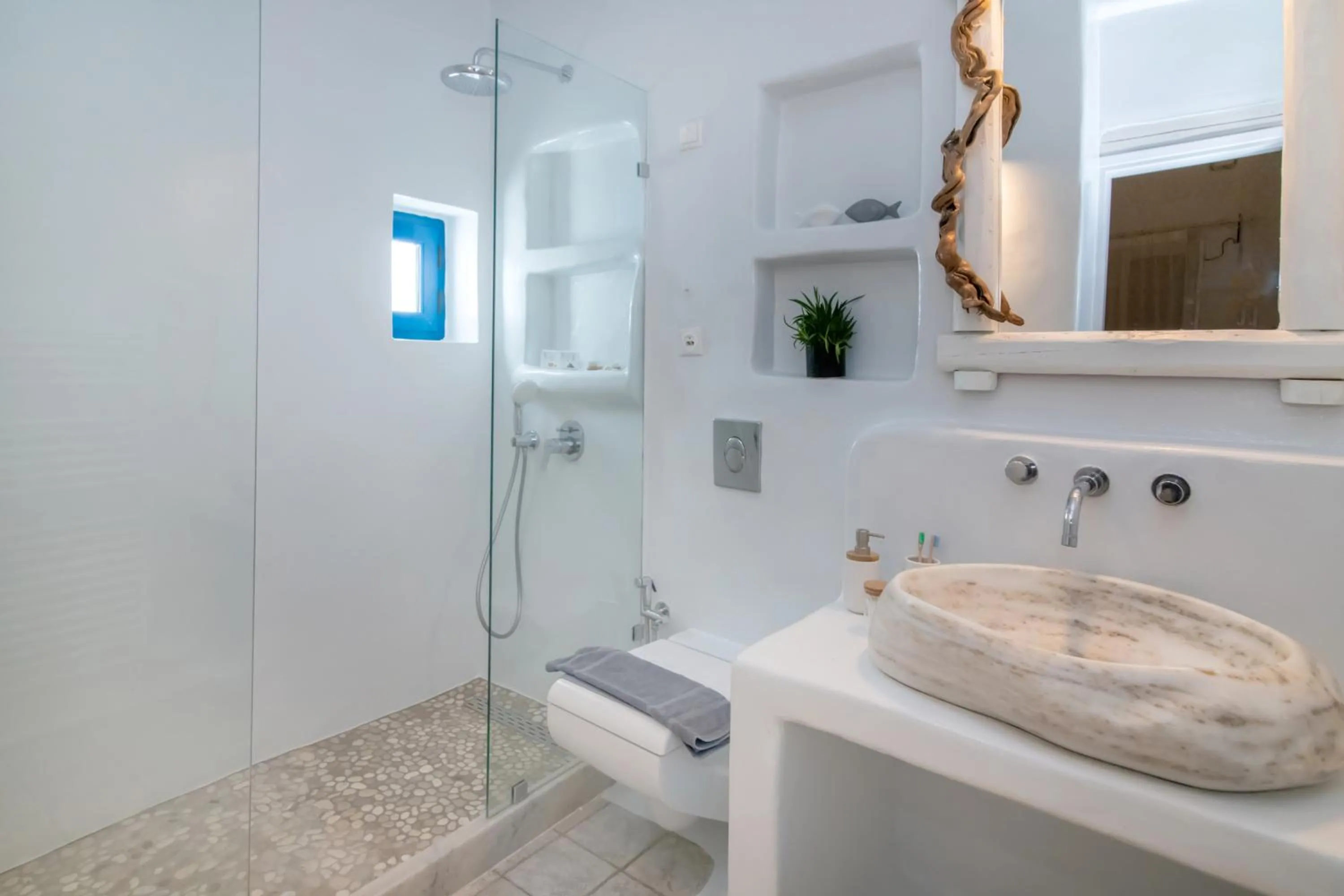 Bathroom in Vincenzo Family Rooms