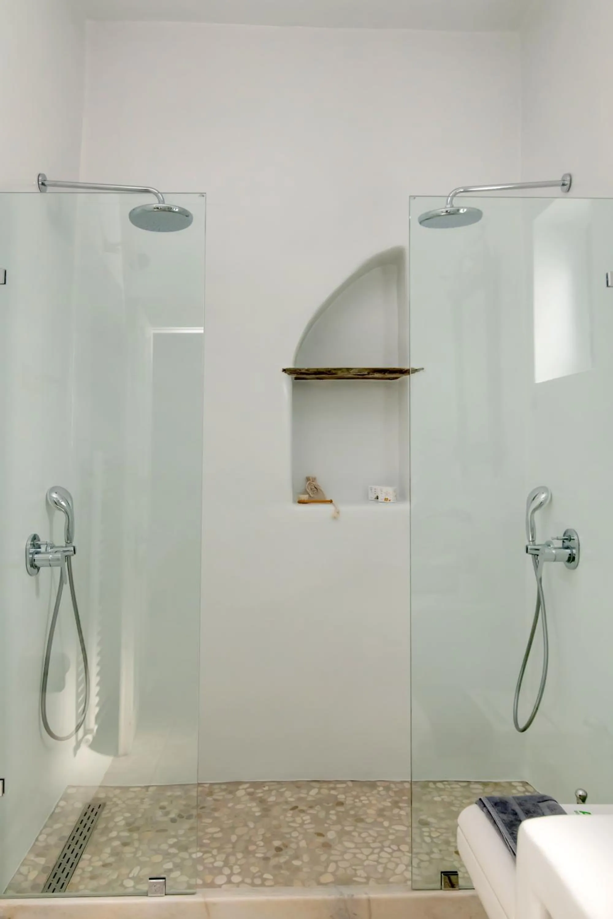 Shower in Vincenzo Family Rooms