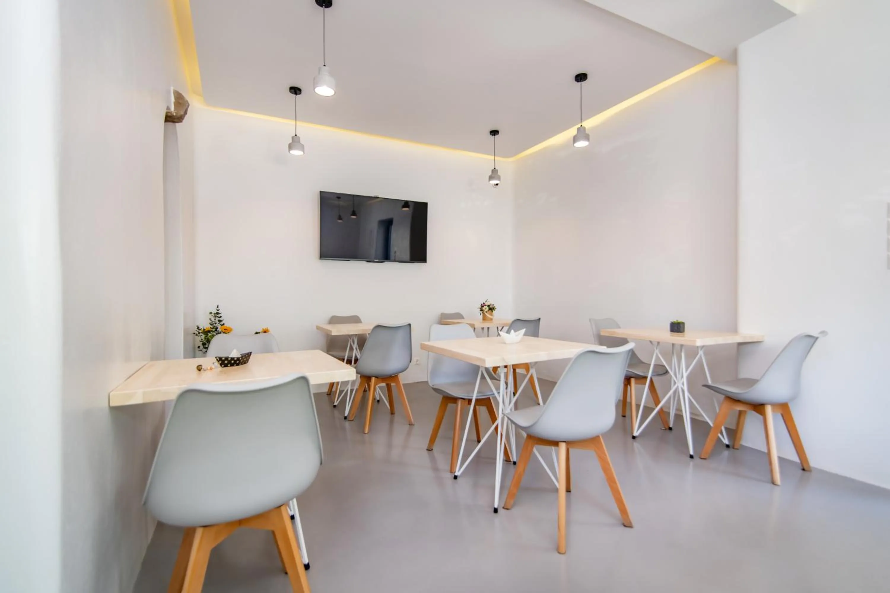 Restaurant/places to eat in Vincenzo Family Rooms