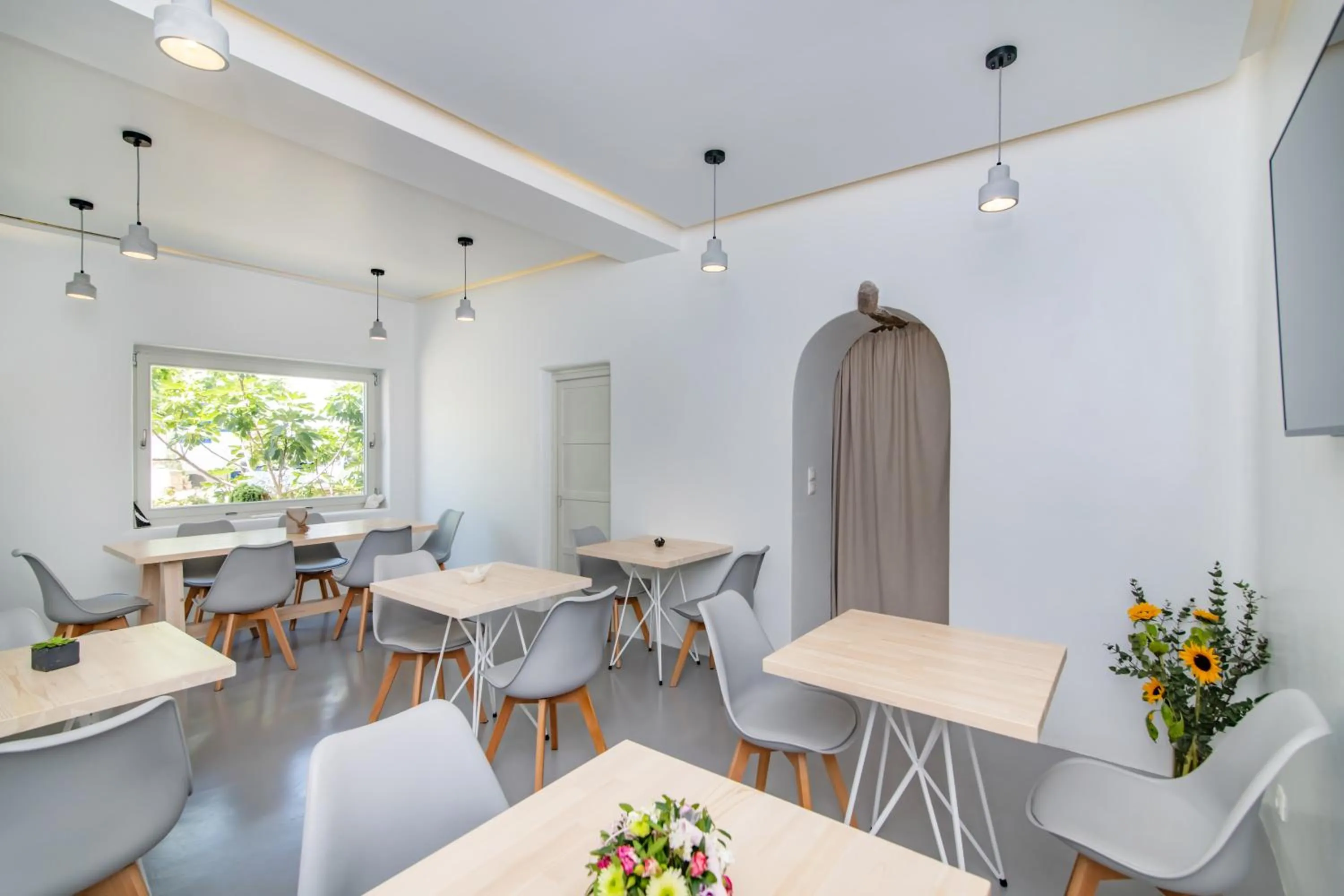 Restaurant/places to eat in Vincenzo Family Rooms