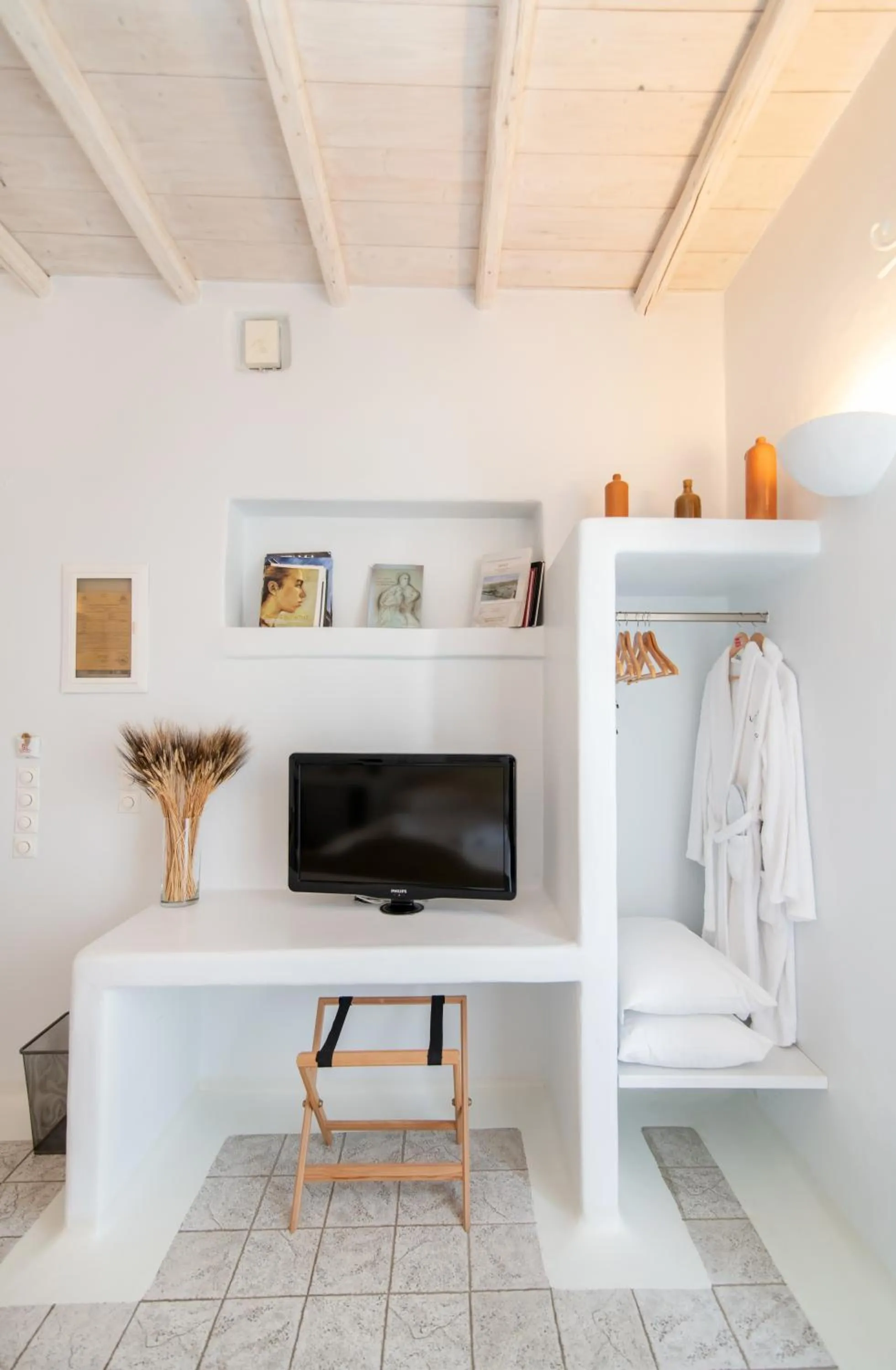 Photo of the whole room in Vincenzo Family Rooms