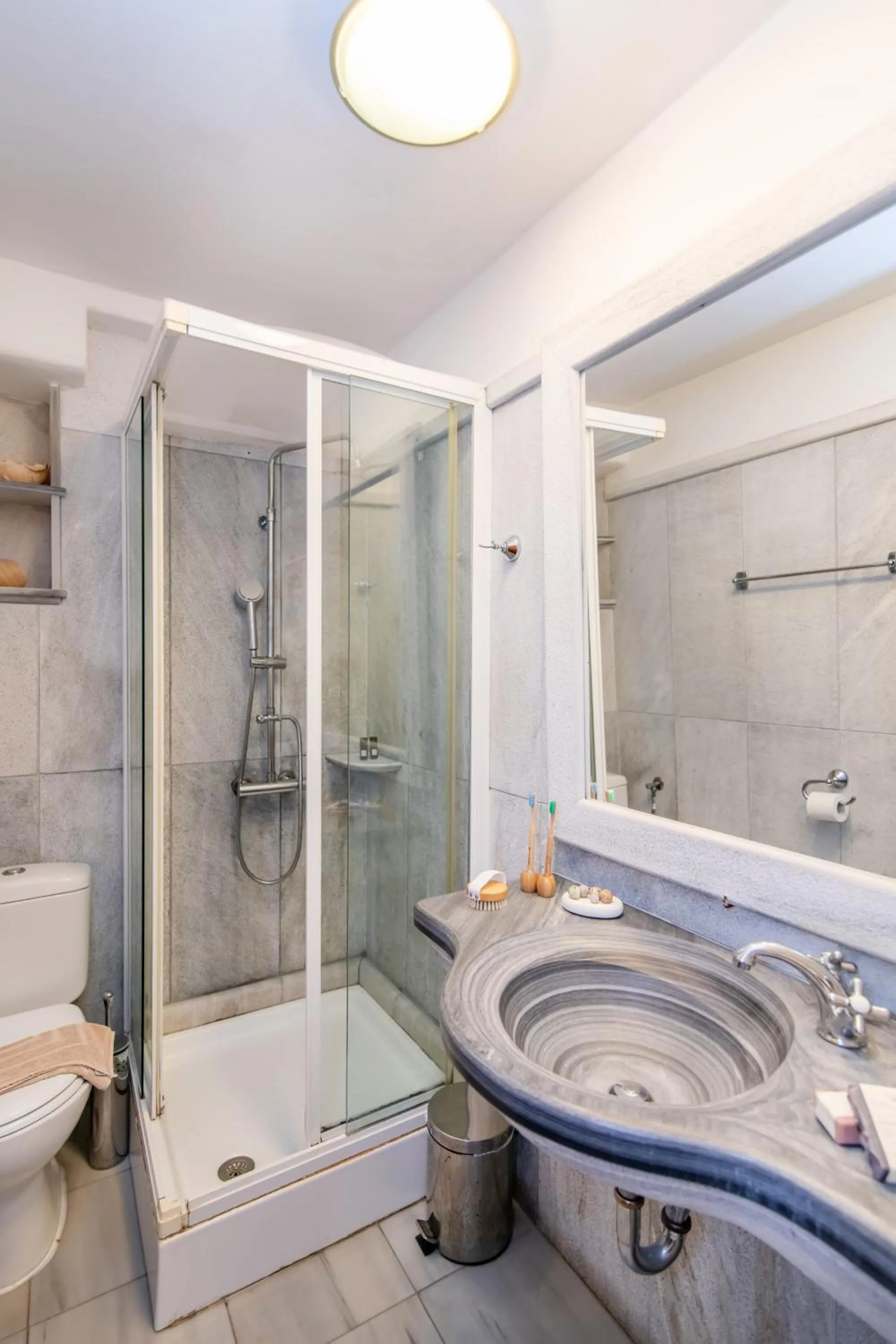 Bathroom in Vincenzo Family Rooms