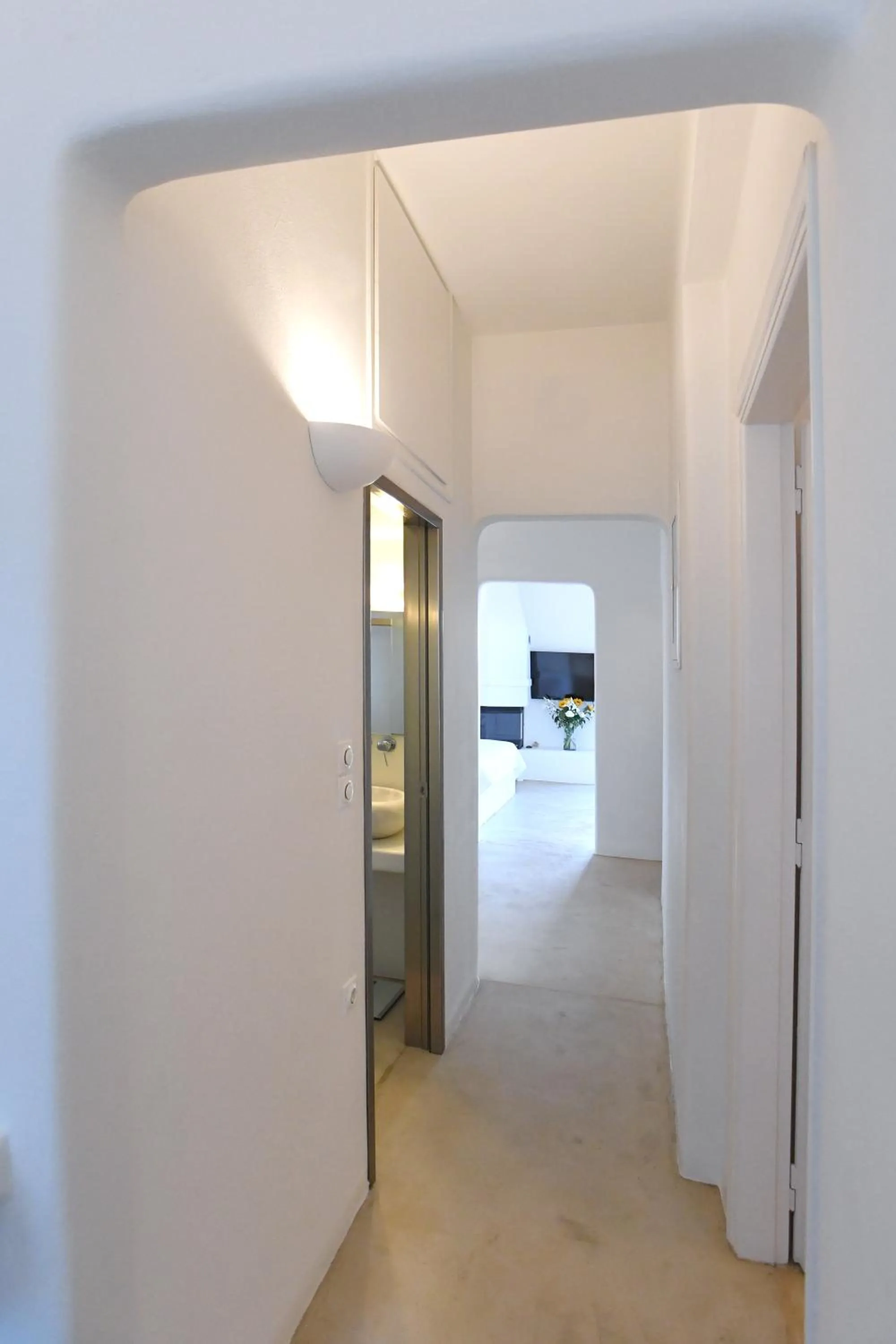 Photo of the whole room in Vincenzo Family Rooms