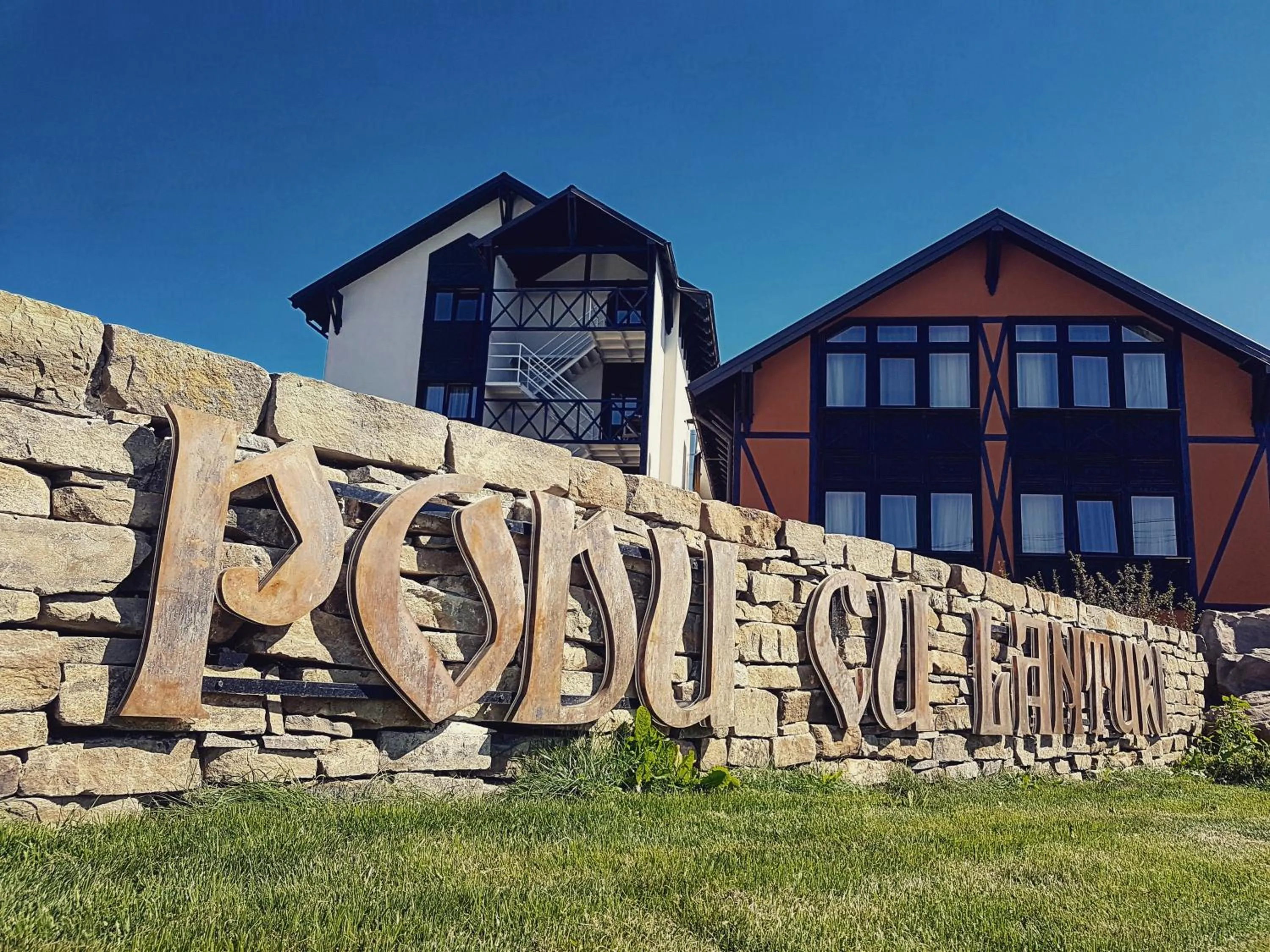 Property building in Podu' cu Lanturi