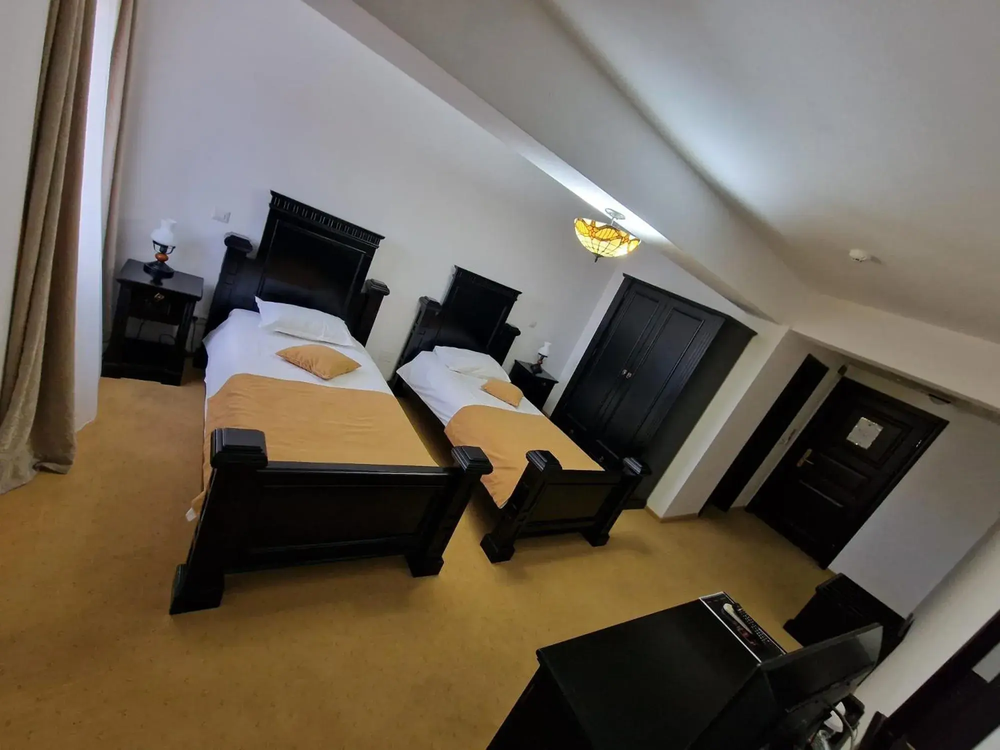 Standard Twin Room - single occupancy in Podu' cu Lanturi Standard Twin Room - single occupancy in Podu' cu Lanturi