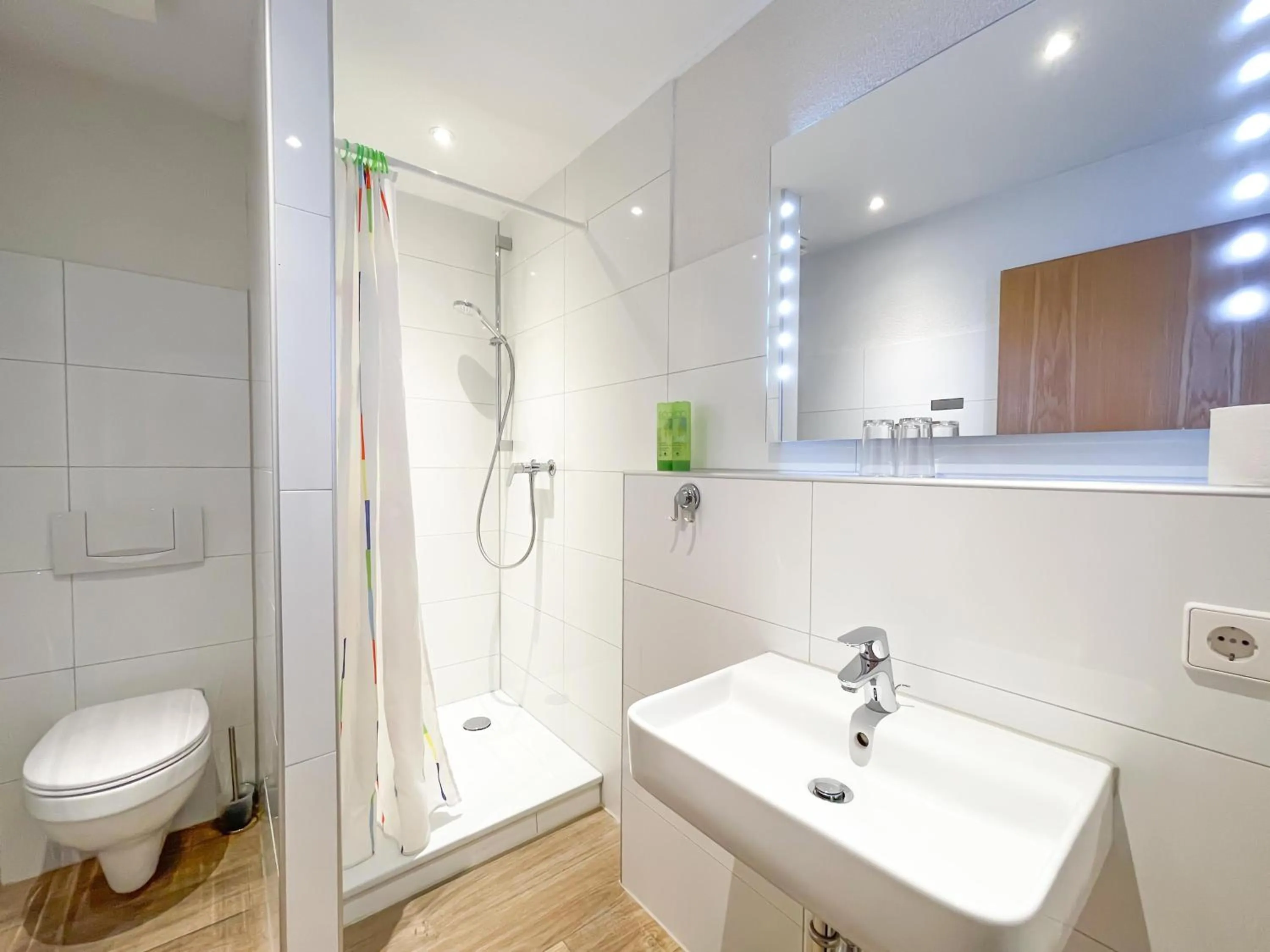 Shower in Ott's Hotel Weinwirtschaft & Biergarten Weil am Rhein/Basel