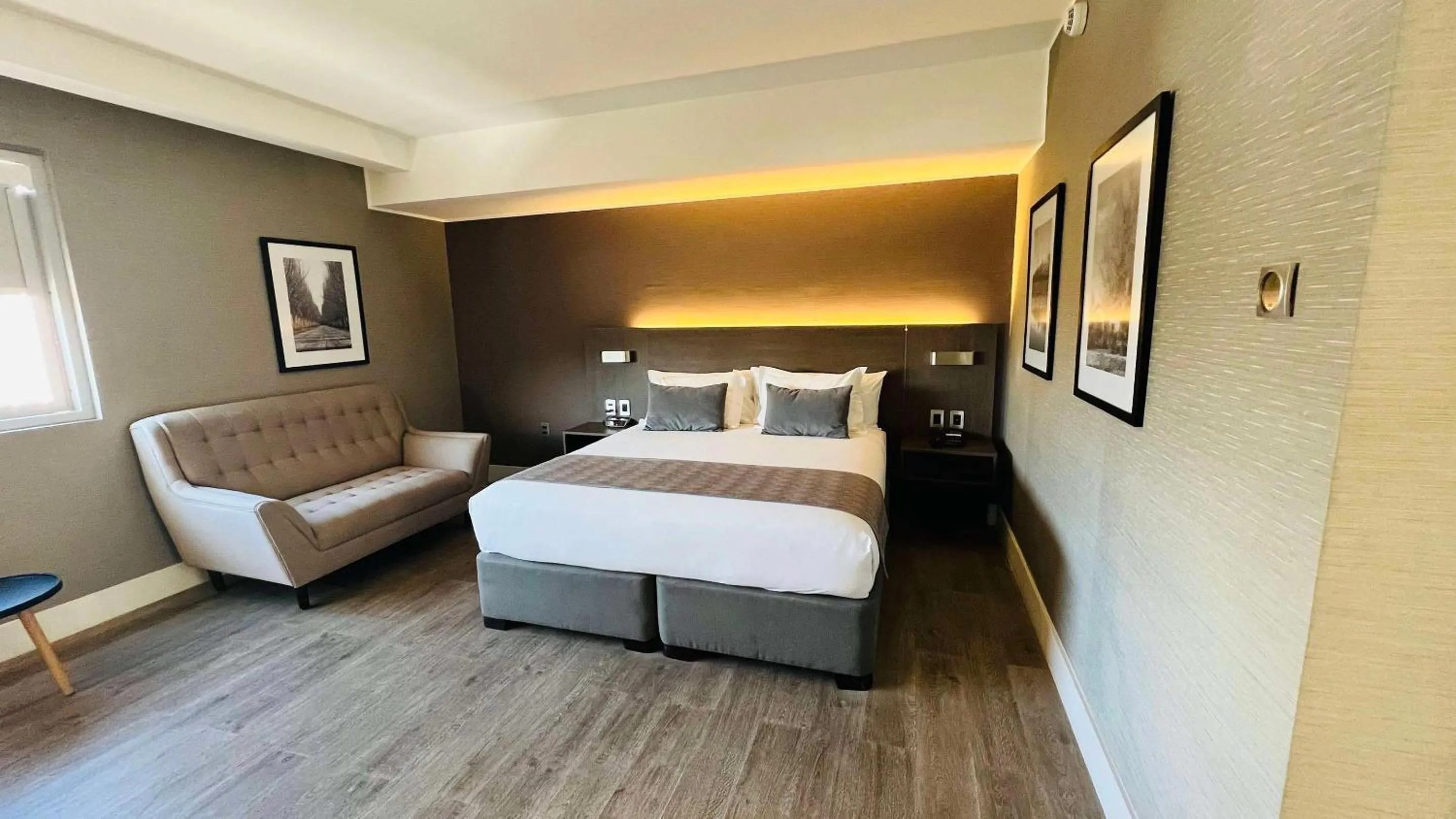 Bedroom, Bed in Radisson Hotel Curico