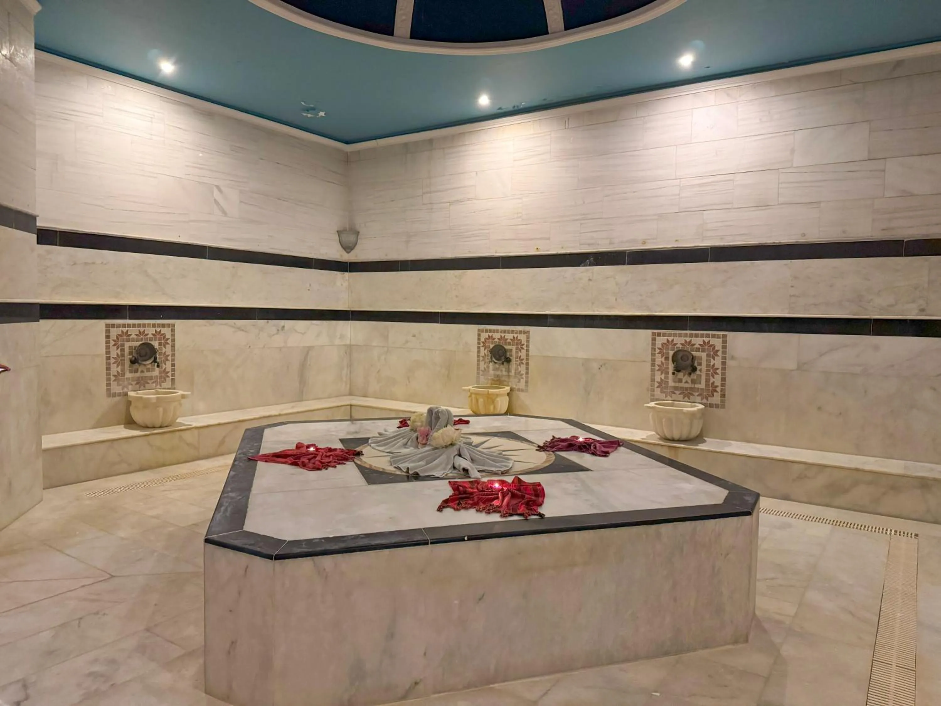 Public Bath in Catamaran Quality Times