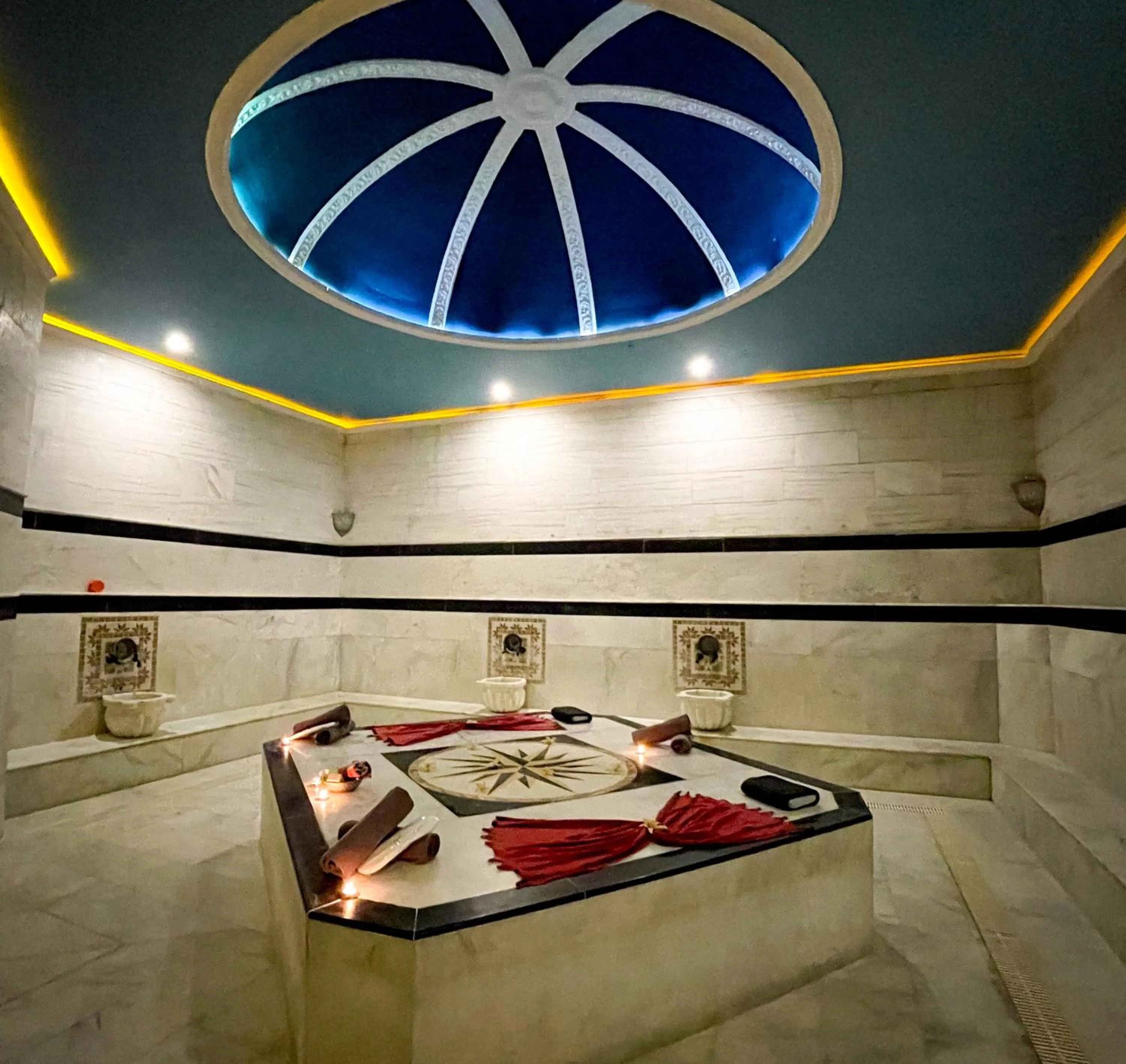 Public Bath in Catamaran Quality Times