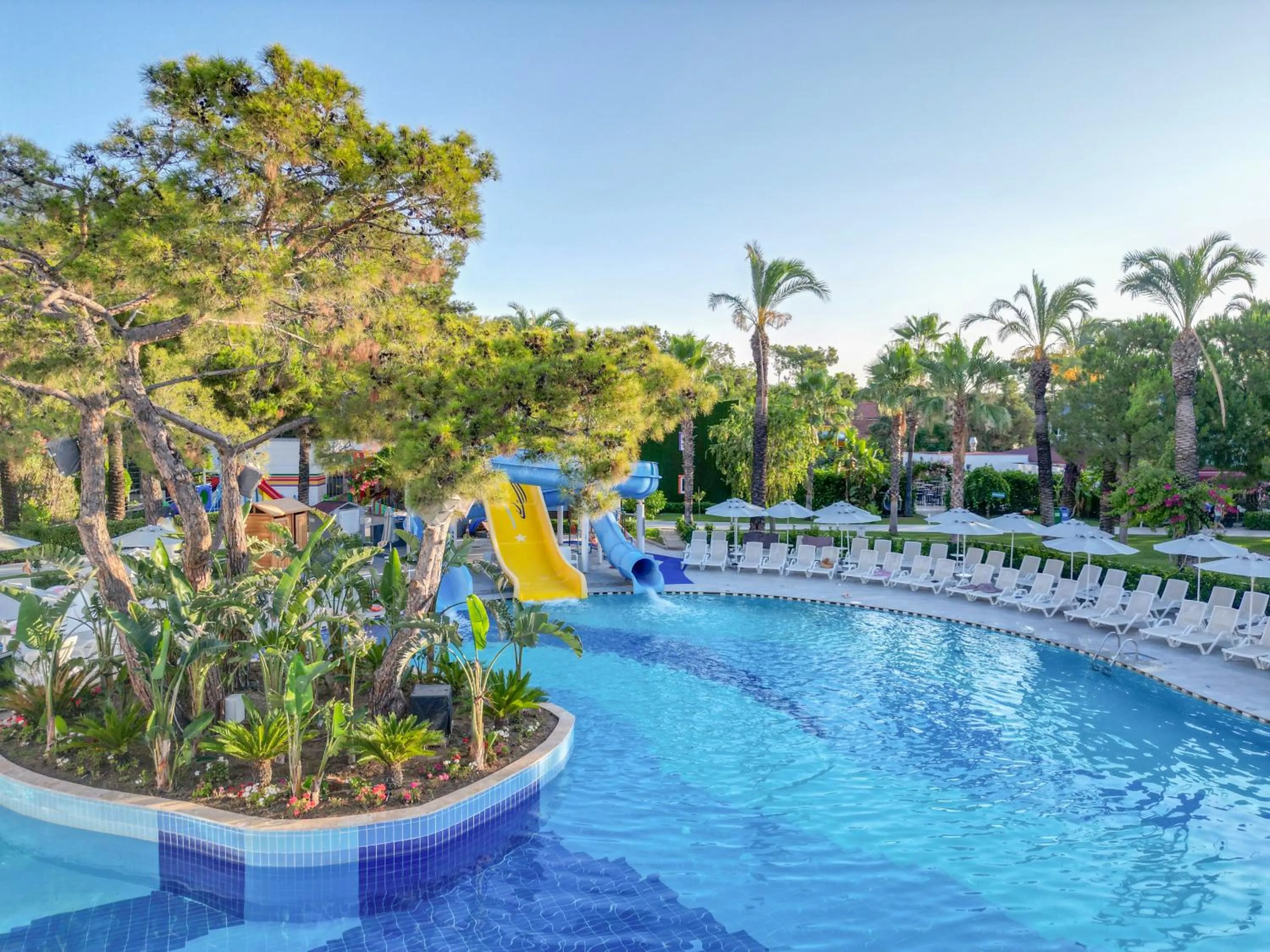 Swimming pool in Catamaran Quality Times