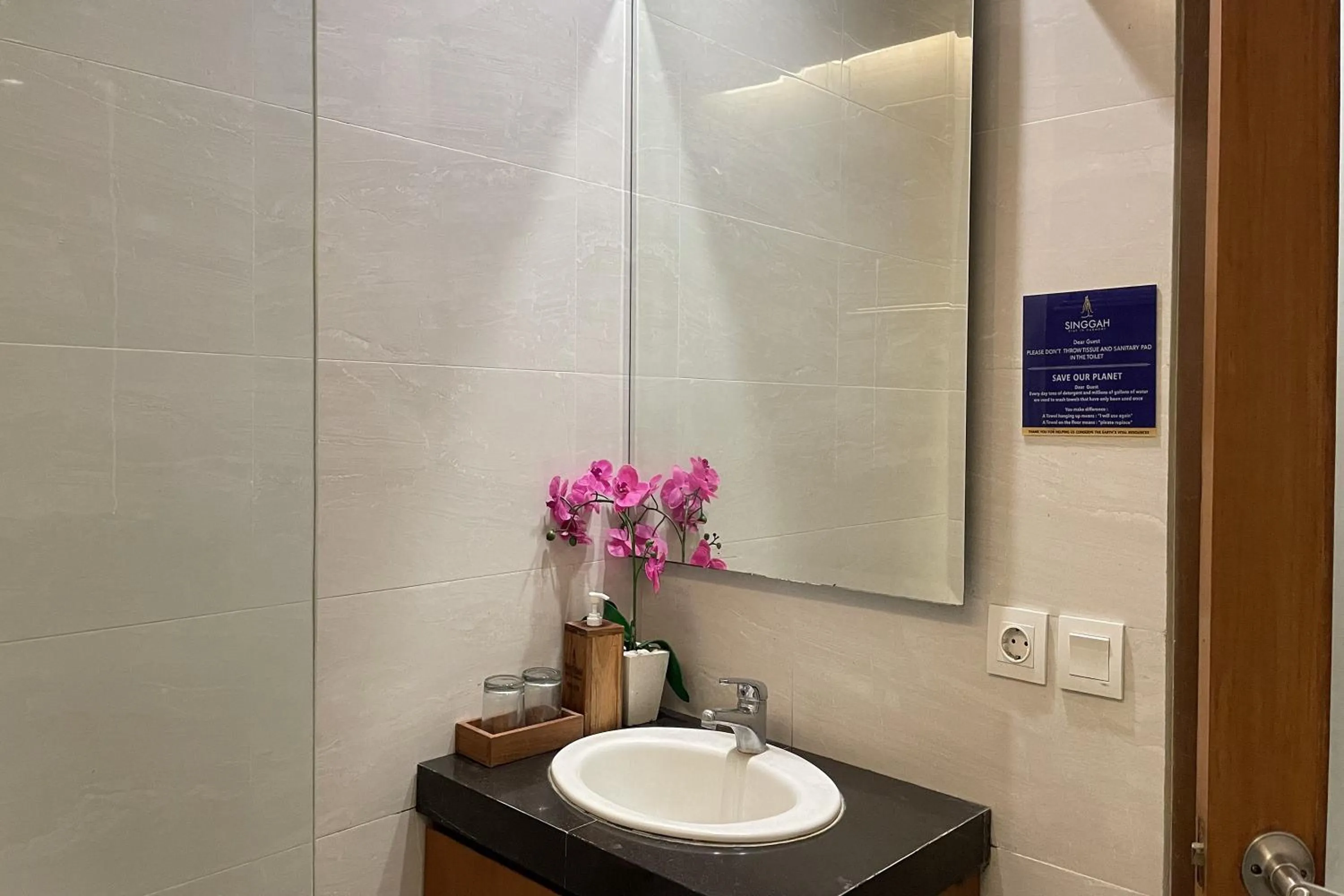 Bathroom in Singgah Hotel Seminyak