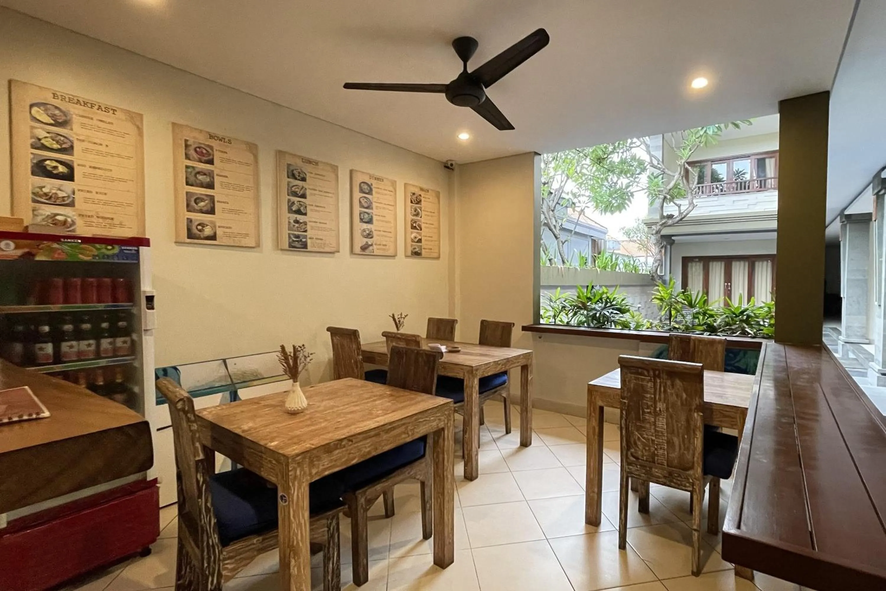 Restaurant/places to eat in Singgah Hotel Seminyak