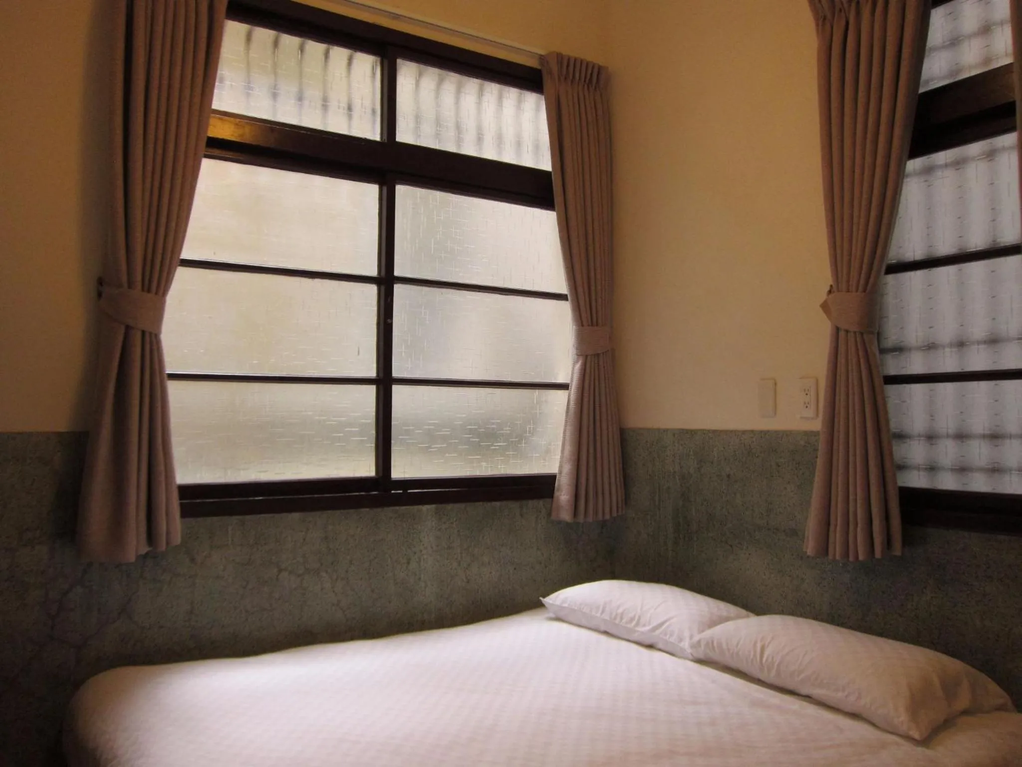 Photo of the whole room, Bed in Shennong 147