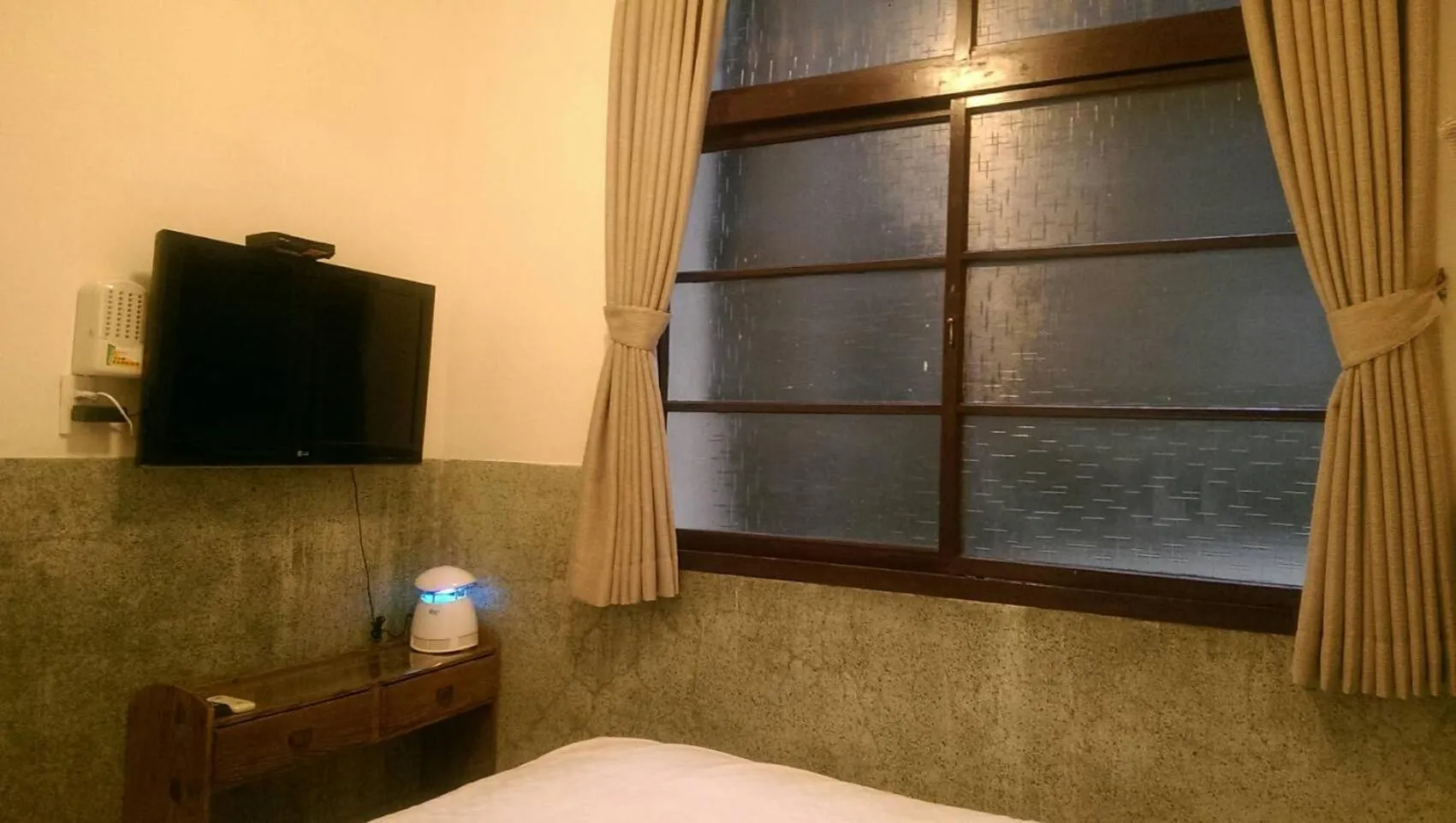 Photo of the whole room, Bed in Shennong 147