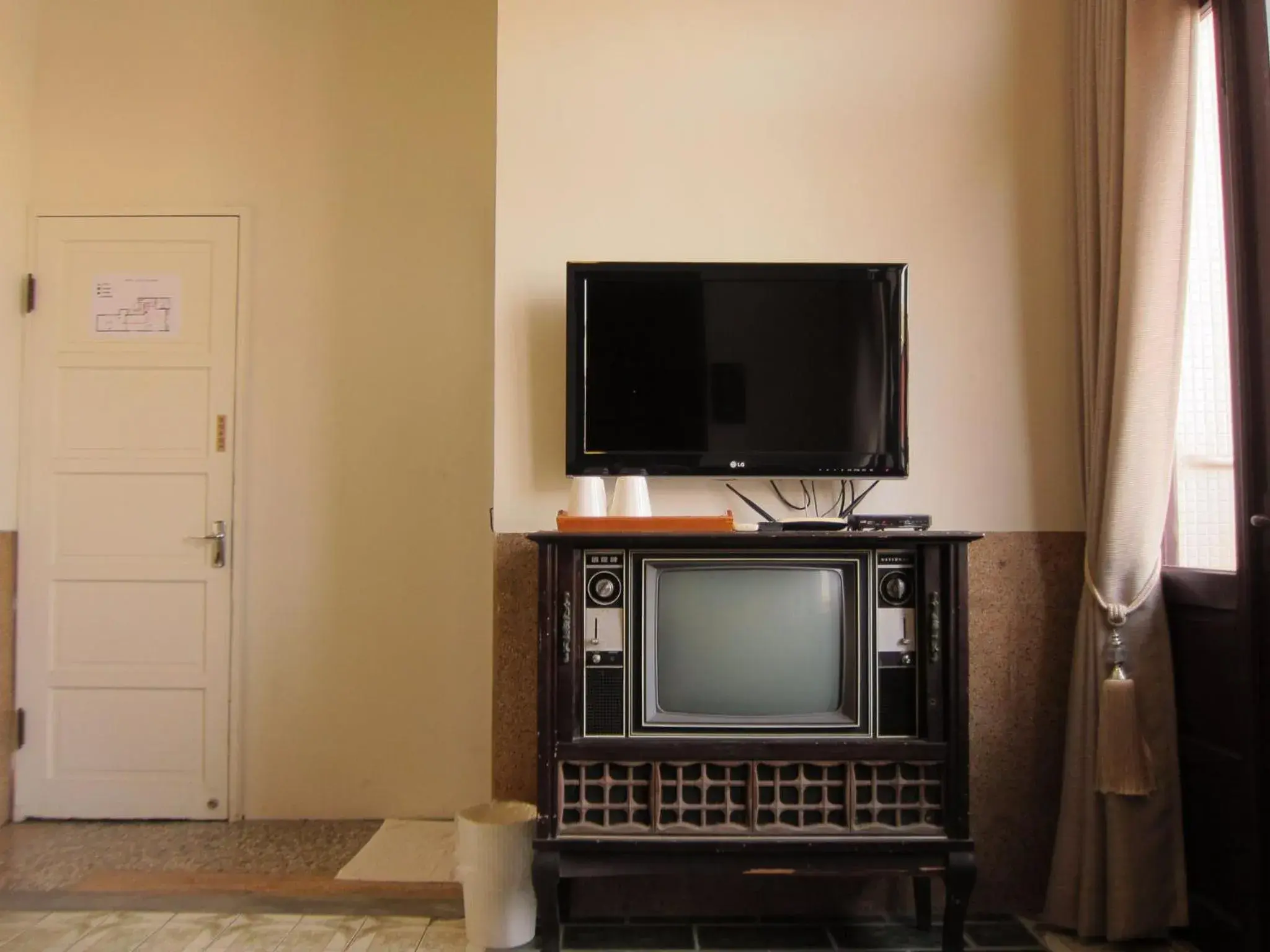 TV/Entertainment Center in Shennong 147