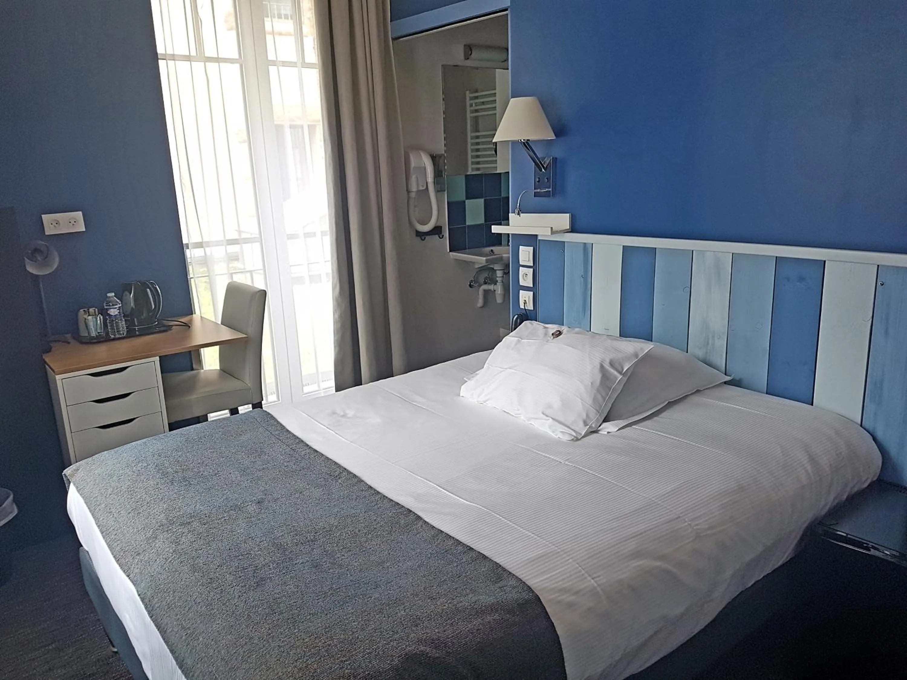 Bed in Logis Hôtel Ker Mor