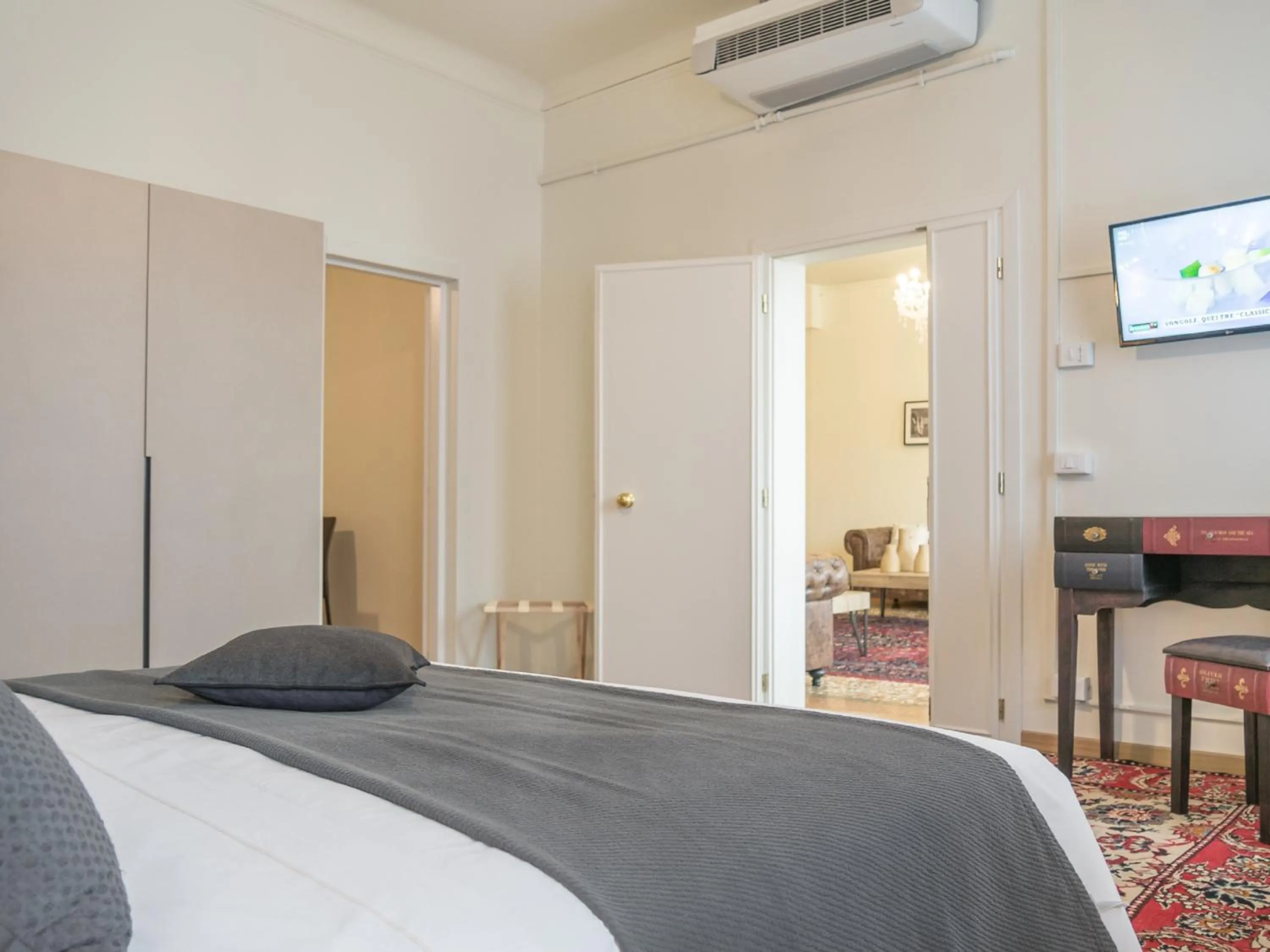 Bedroom, Bed in Grand Canal Suite by Wonderful Italy