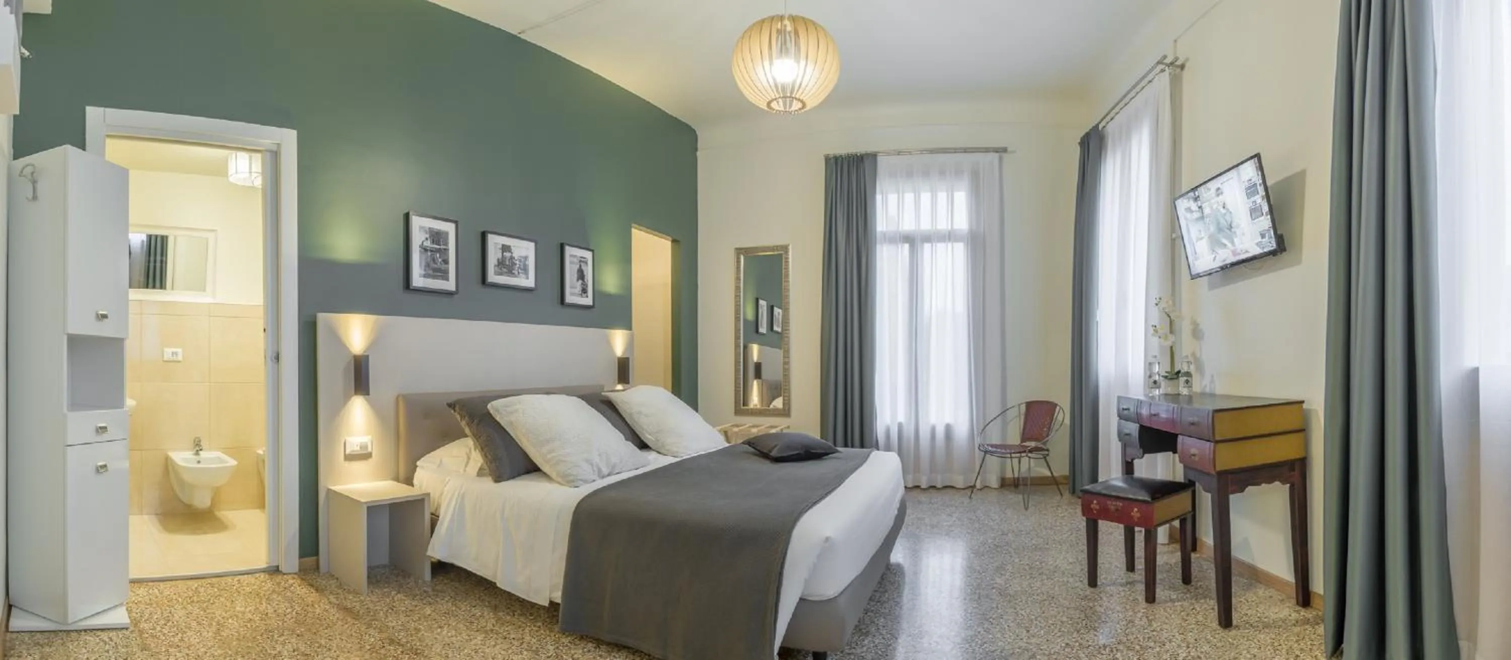 Bedroom, Bed in Grand Canal Suite by Wonderful Italy
