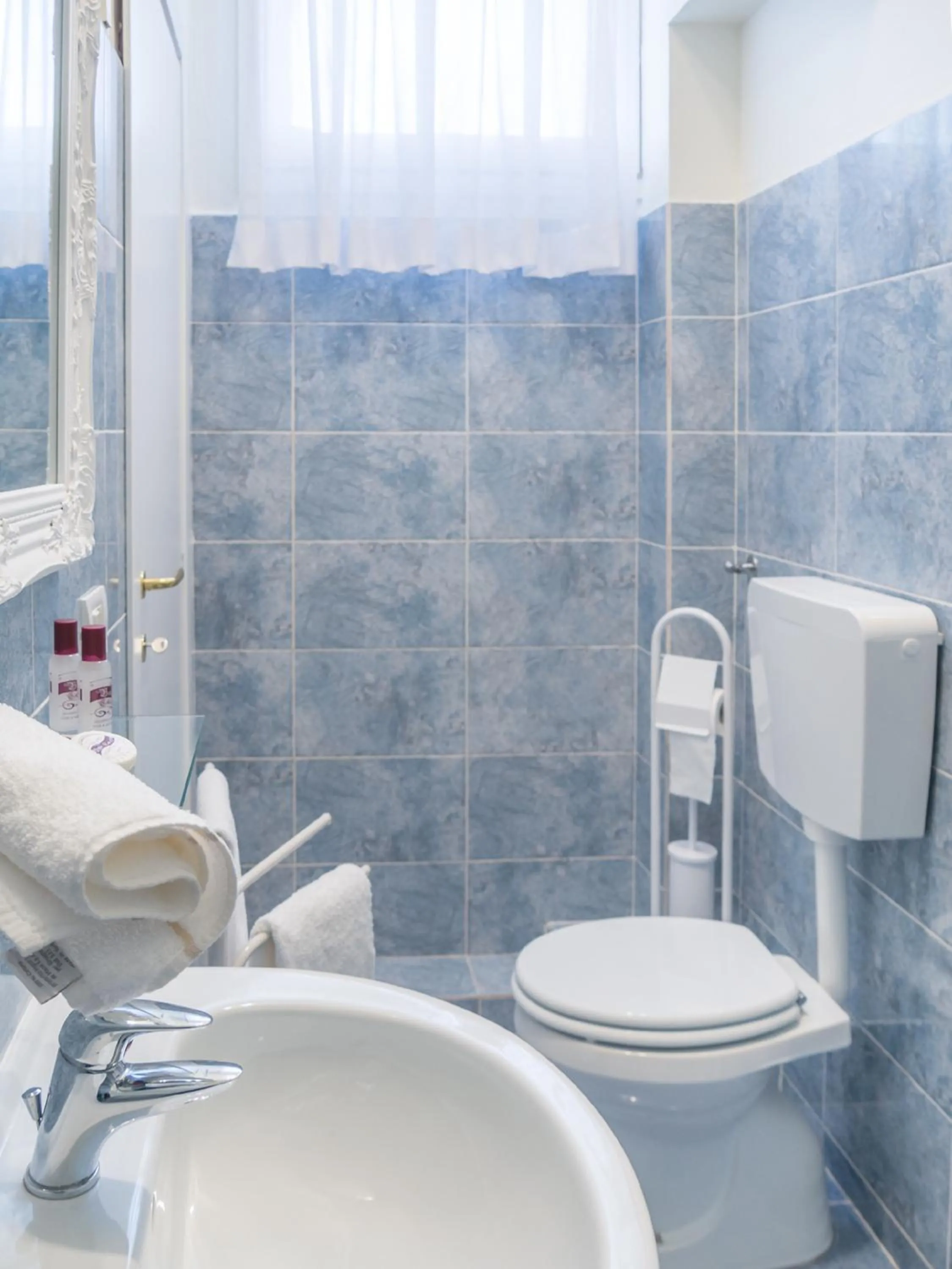 Bathroom in Grand Canal Suite by Wonderful Italy