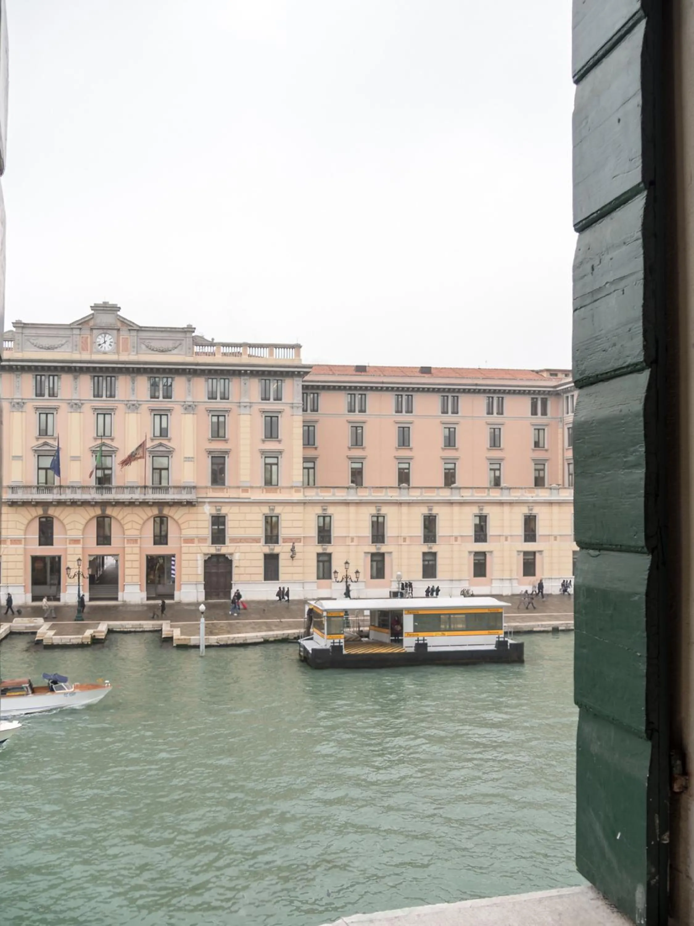 City view in Grand Canal Suite by Wonderful Italy