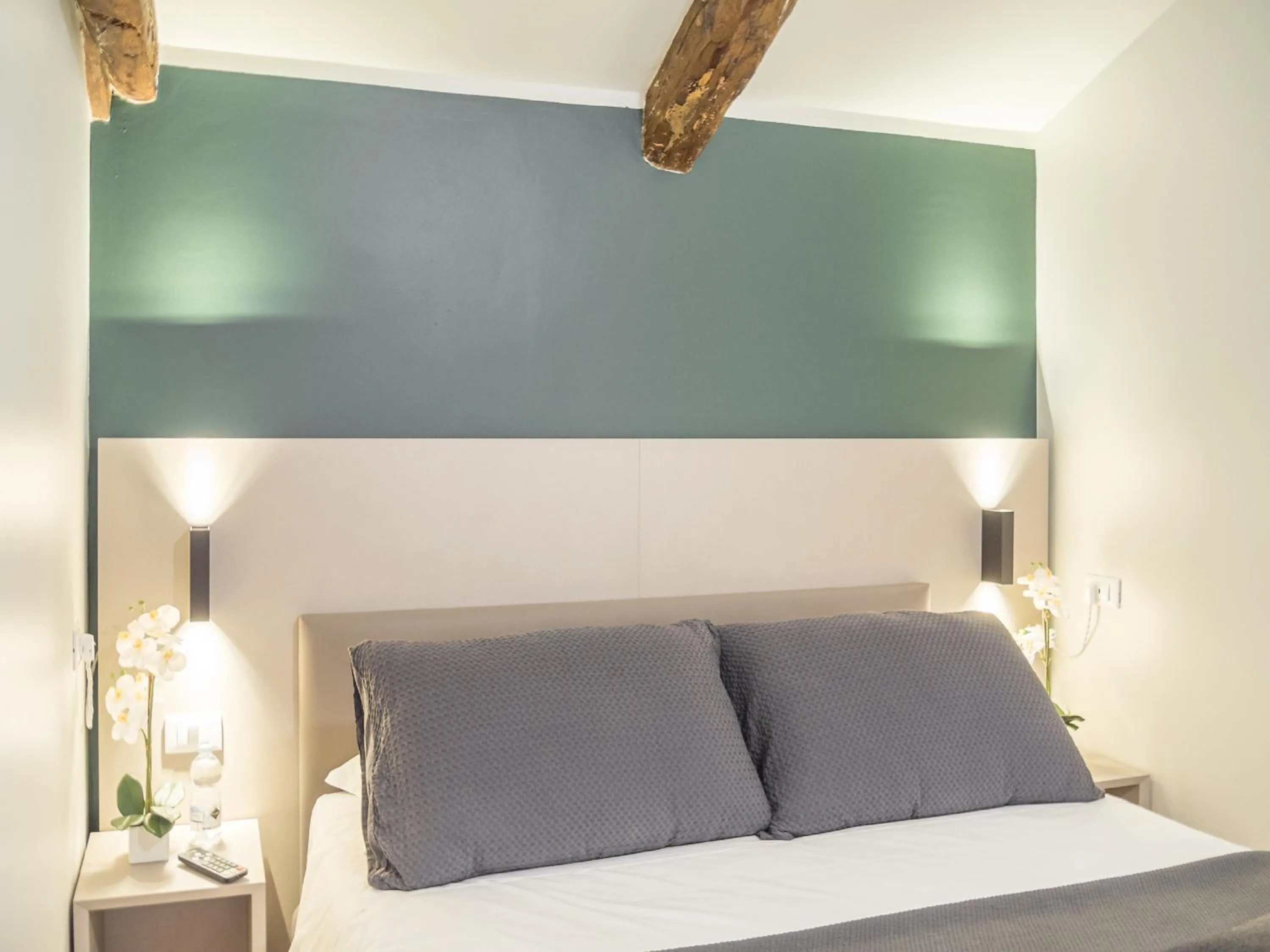 Bedroom, Bed in Grand Canal Suite by Wonderful Italy