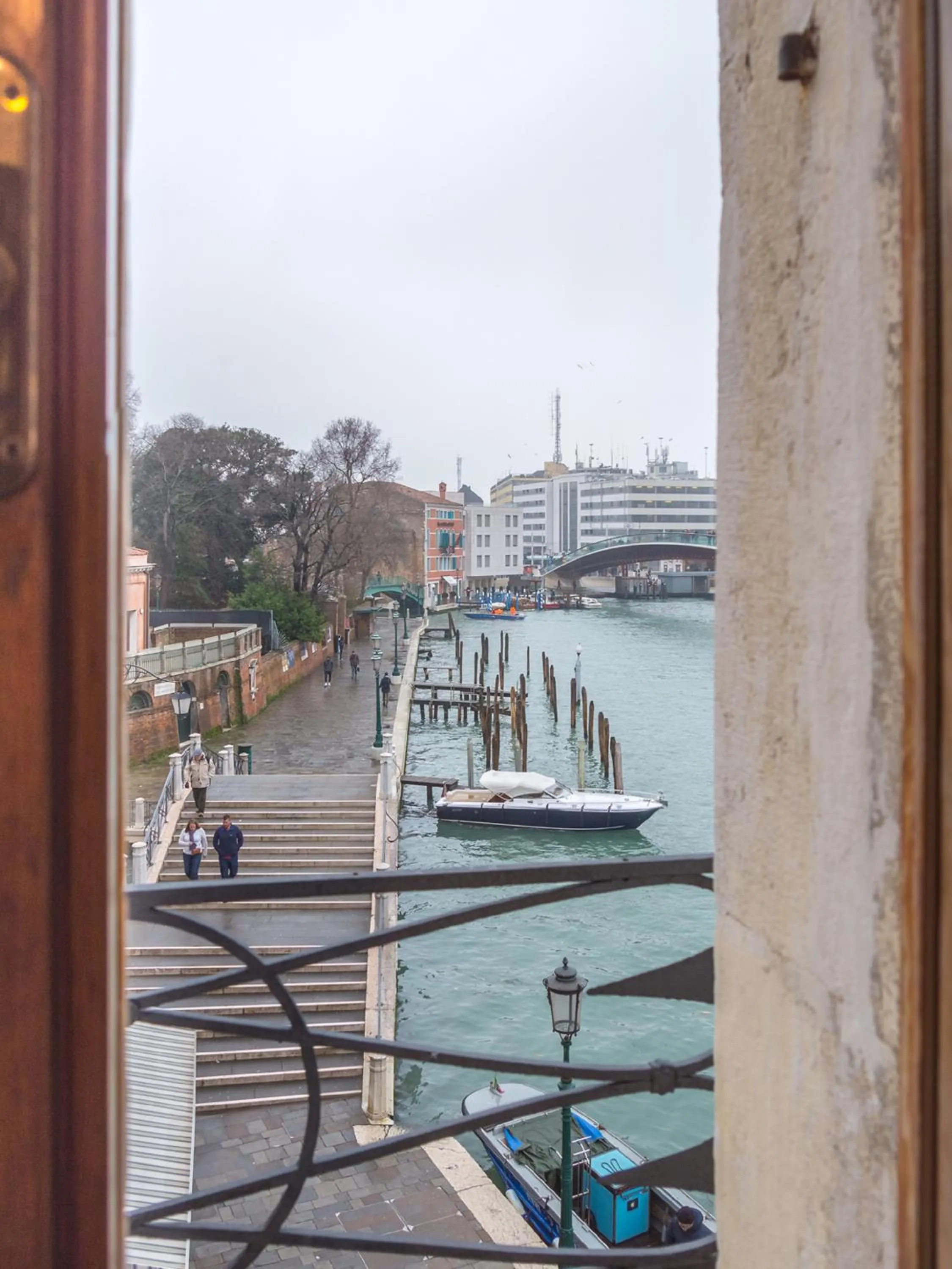 City view in Grand Canal Suite by Wonderful Italy