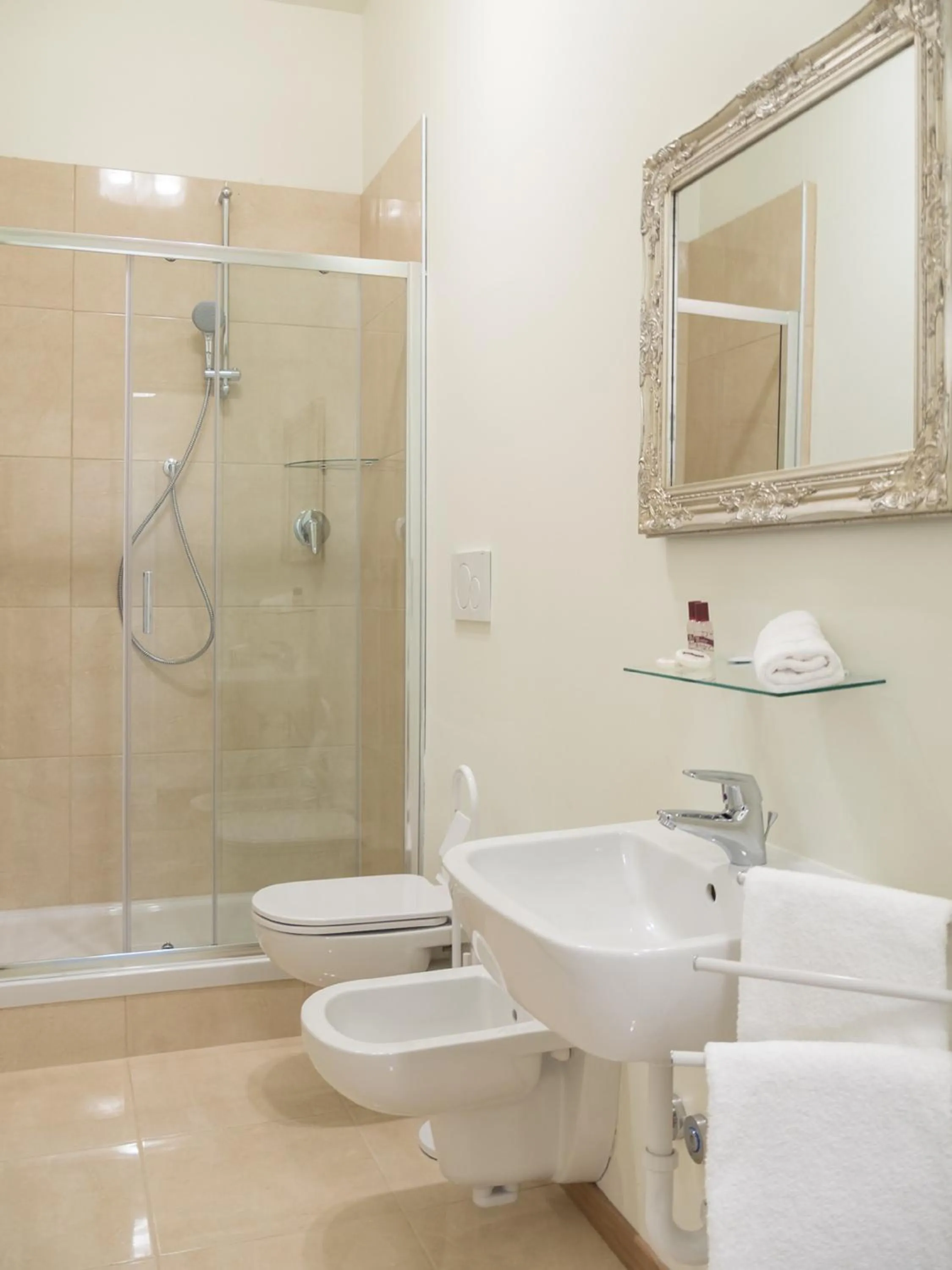 Bathroom in Grand Canal Suite by Wonderful Italy