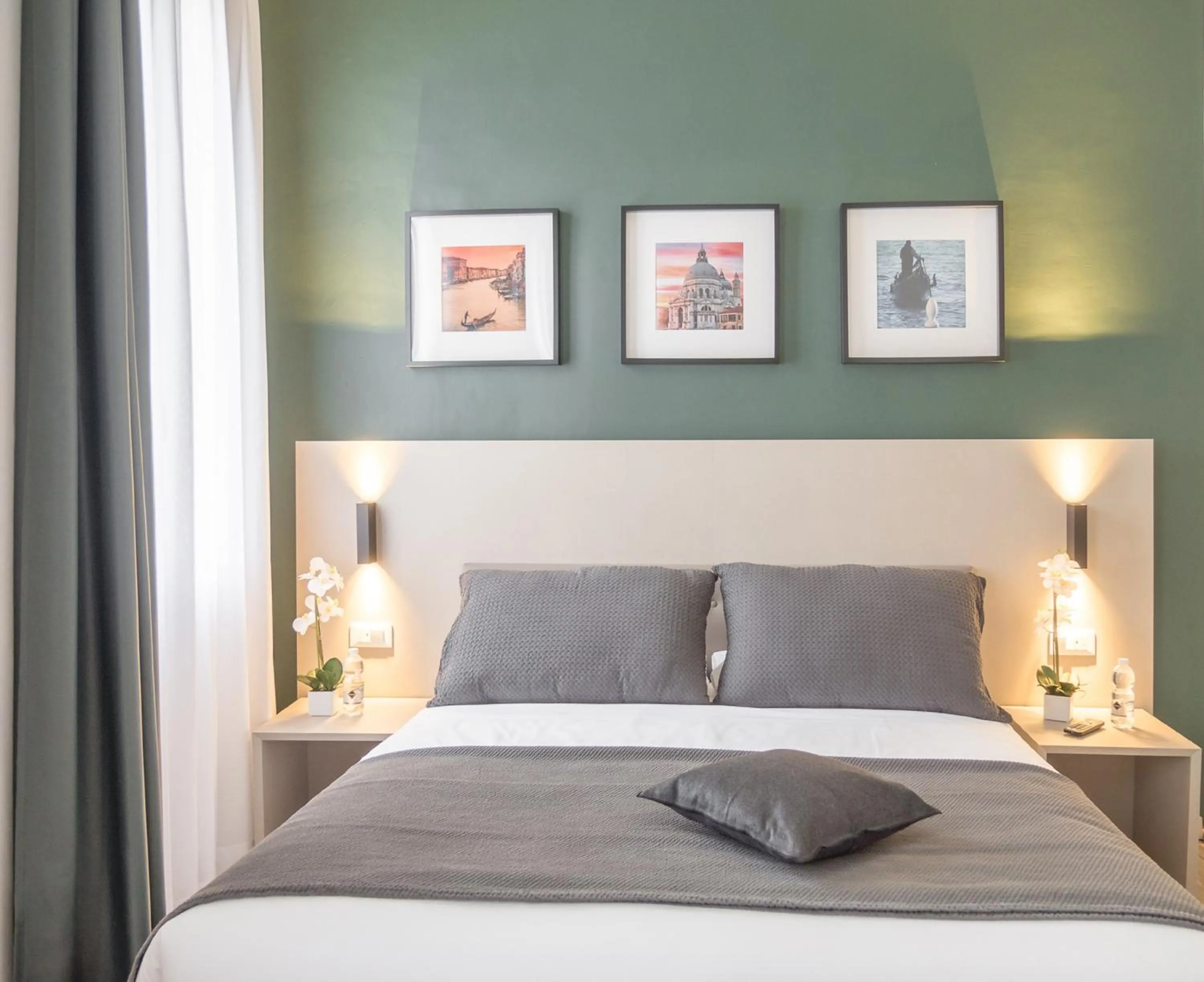 Bedroom, Bed in Grand Canal Suite by Wonderful Italy