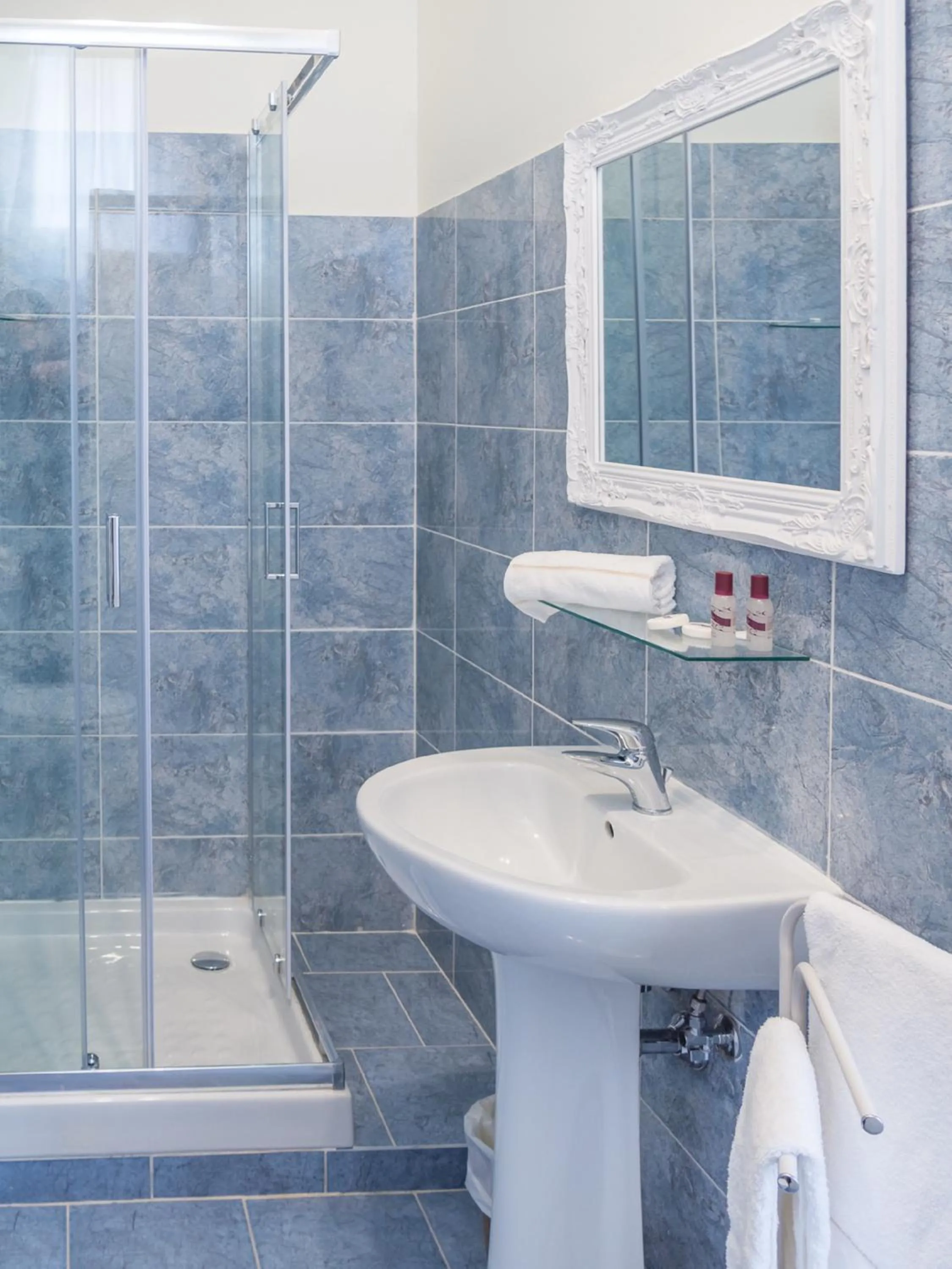 Bathroom in Grand Canal Suite by Wonderful Italy