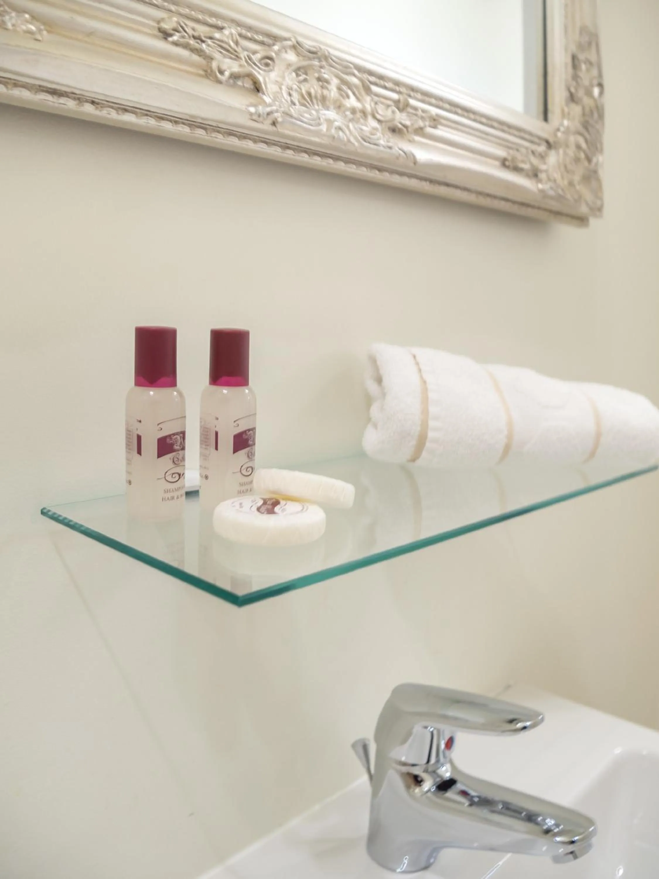 Bathroom in Grand Canal Suite by Wonderful Italy