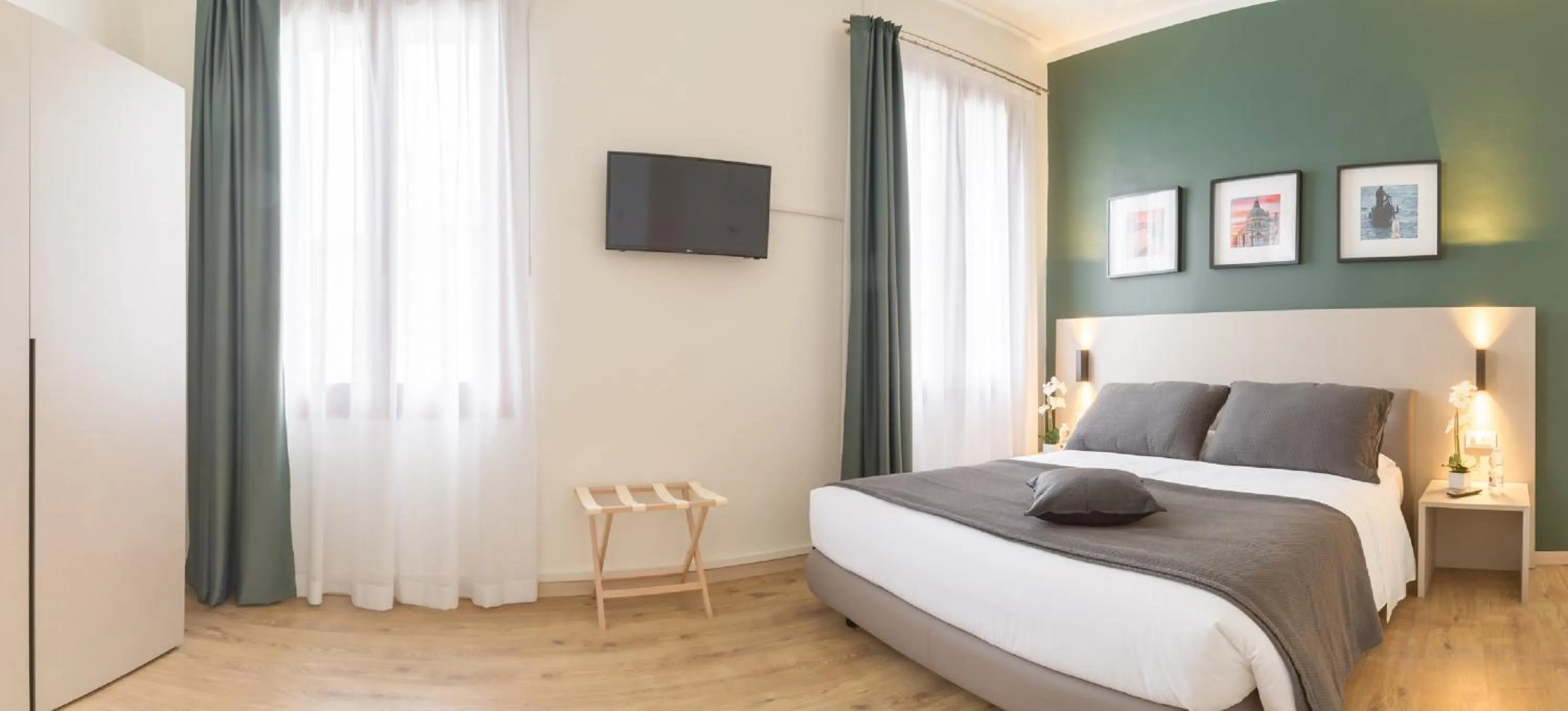 Bedroom, Bed in Grand Canal Suite by Wonderful Italy