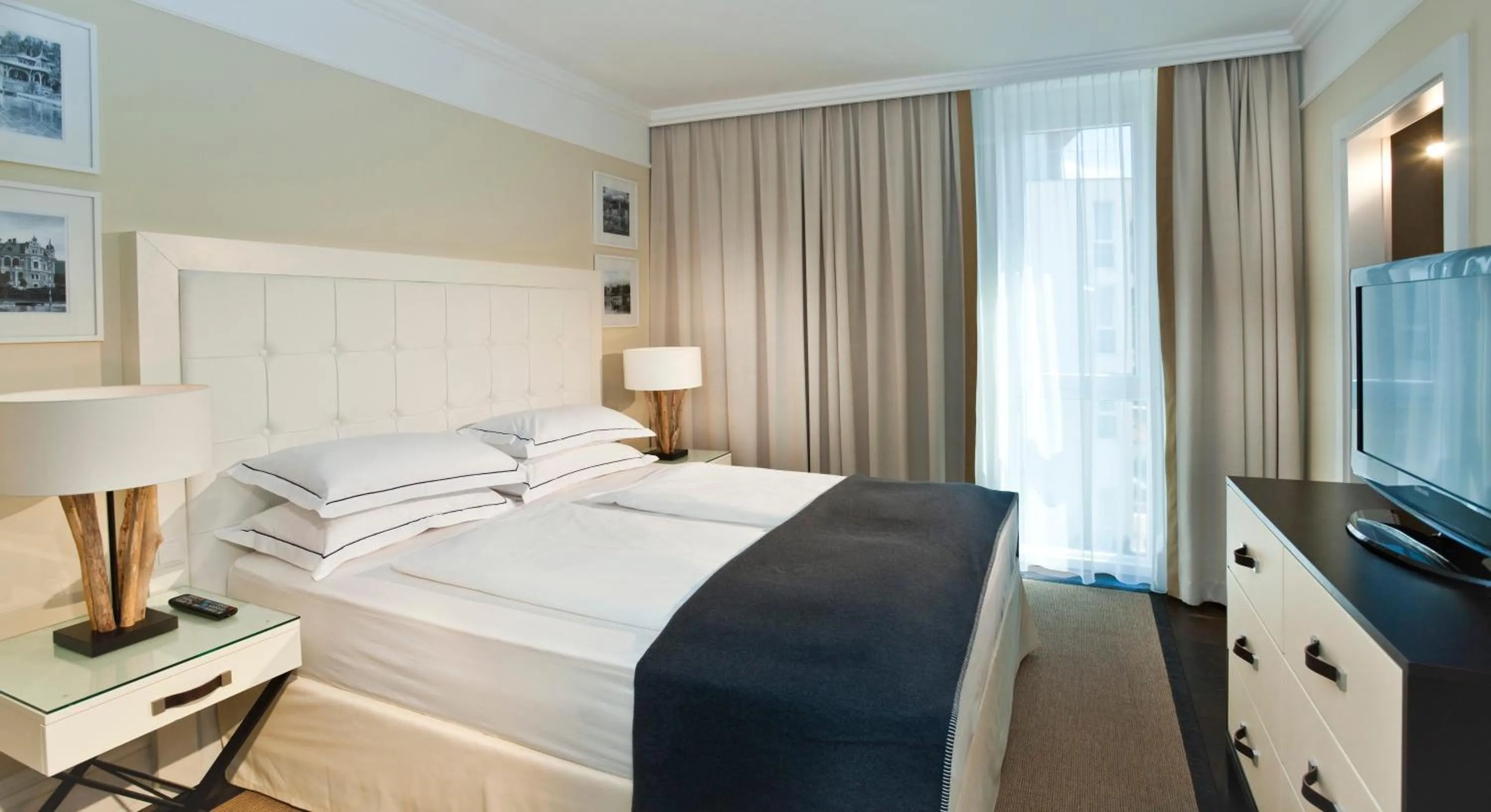 Bed in Seehotel Astoria