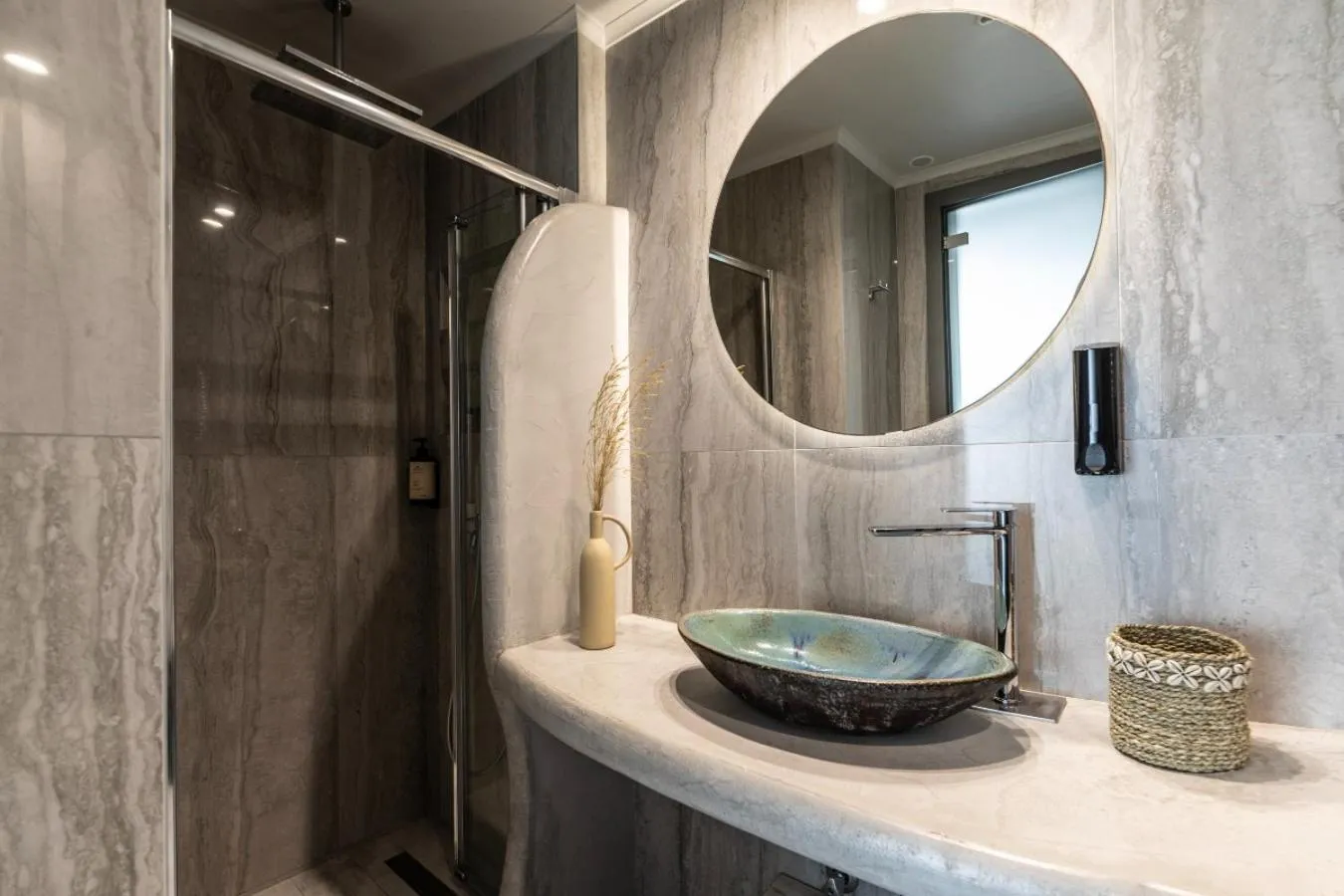 Blue Carpet Luxury Suites