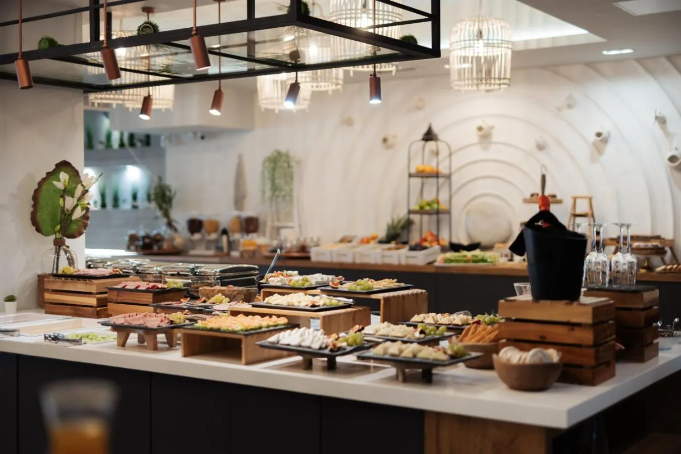 Restaurant/places to eat in Blue Carpet Luxury Suites