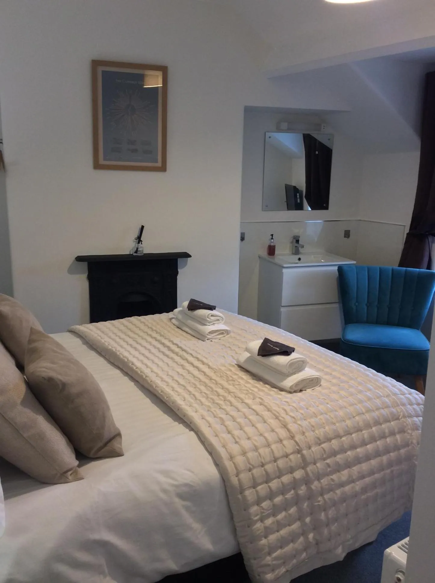Bed in Dolly Waggon Guest House