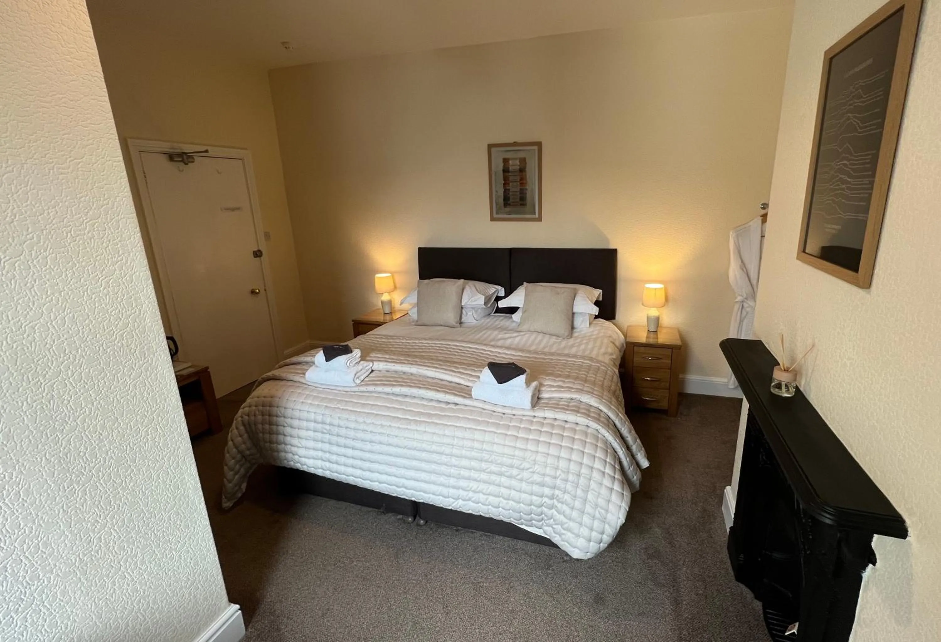 Bed in Dolly Waggon Guest House
